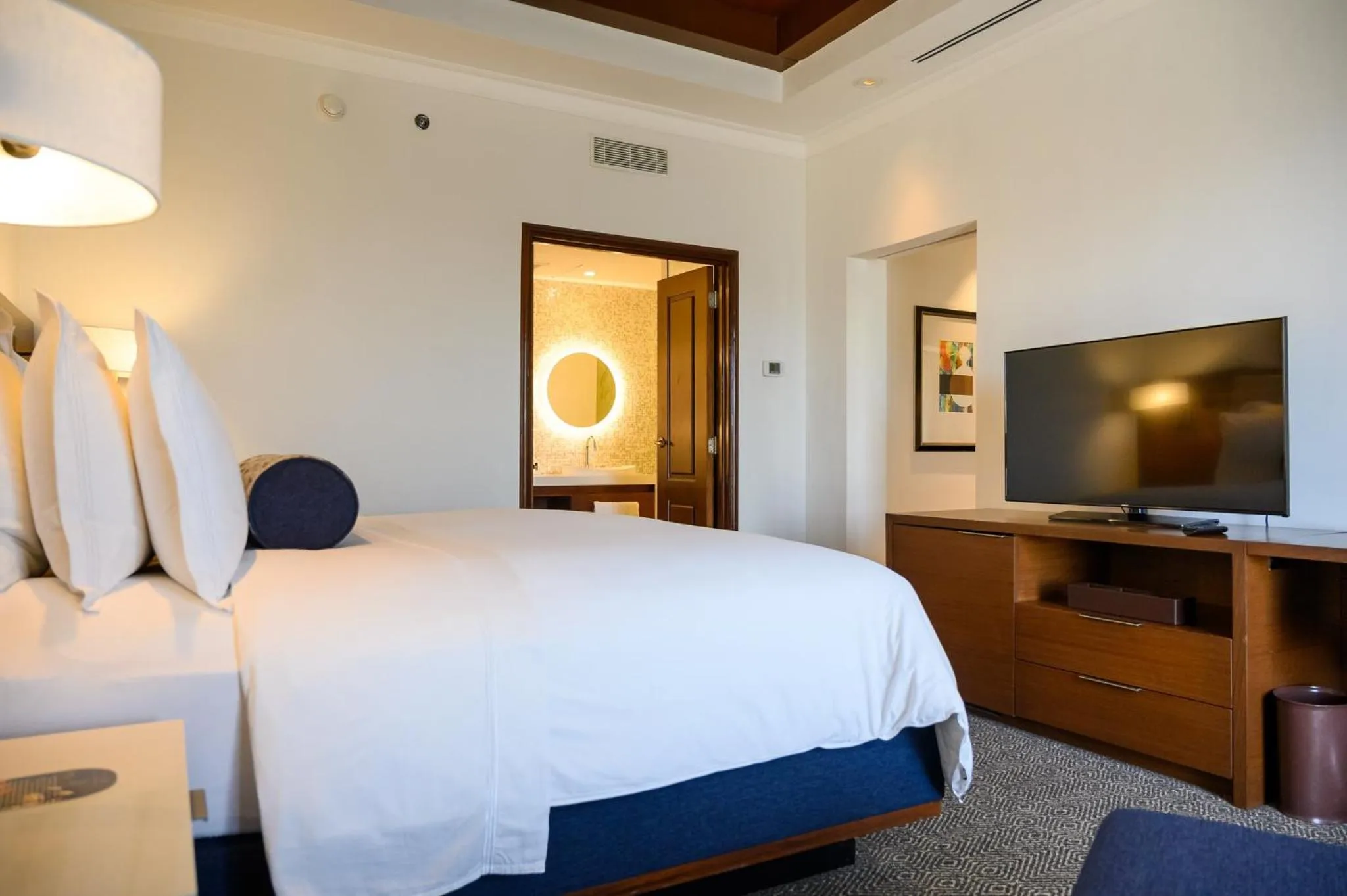 Photo of the whole room, Bed in Real Intercontinental Metrocentro Managua by IHG