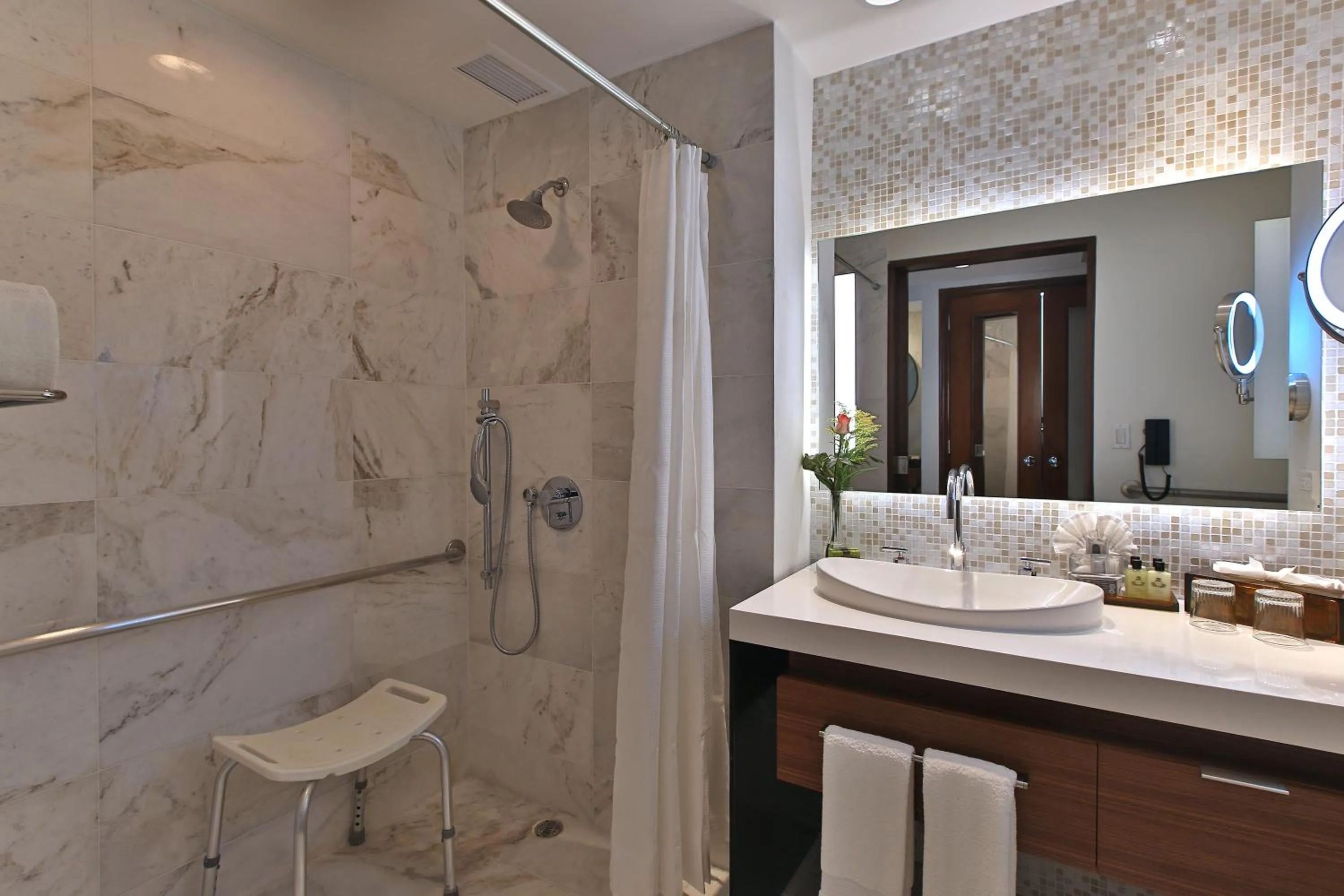 Bathroom in Real Intercontinental Metrocentro Managua by IHG