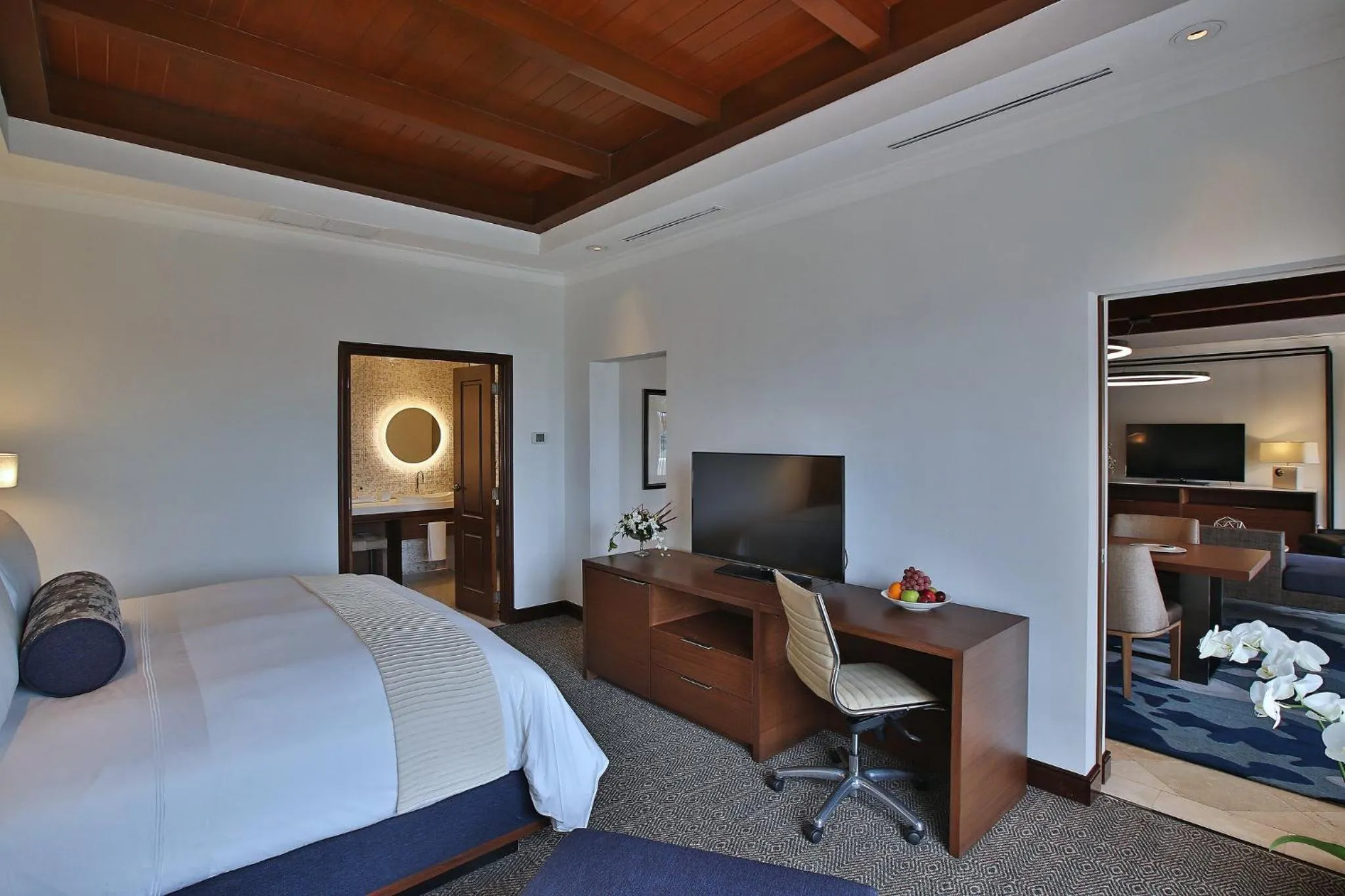 Photo of the whole room, Bed in Real Intercontinental Metrocentro Managua by IHG