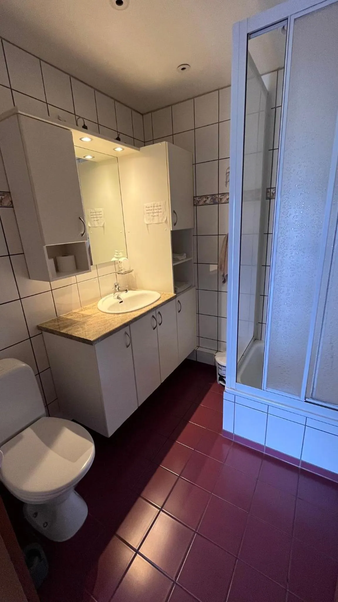 Bathroom in Kirkjufell Guesthouse and Apartments