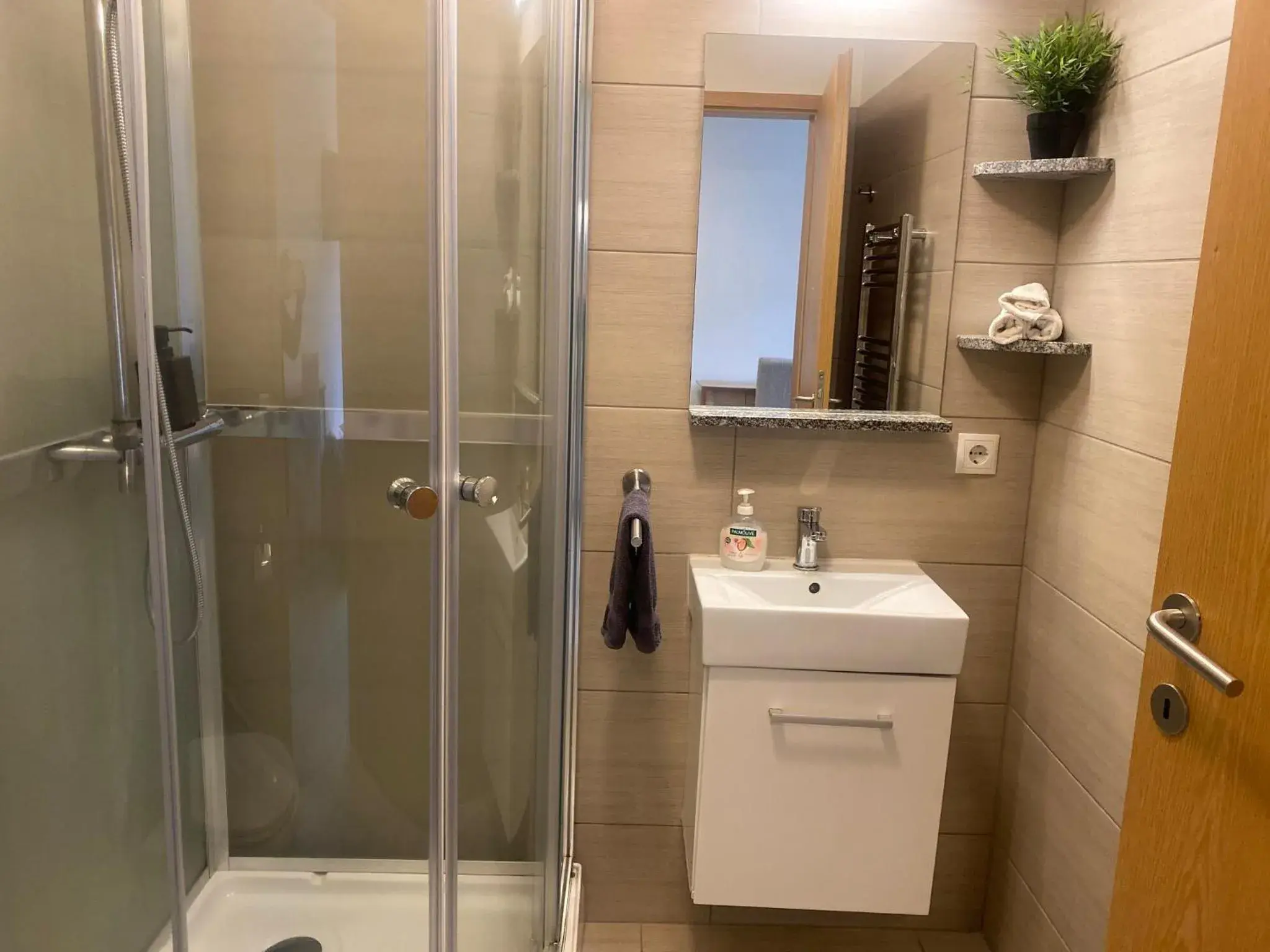 Economy Quadruple Room with Private bathroom in Kirkjufell Guesthouse and Apartments Economy Quadruple Room with Private bathroom in Kirkjufell Guesthouse and Apartments