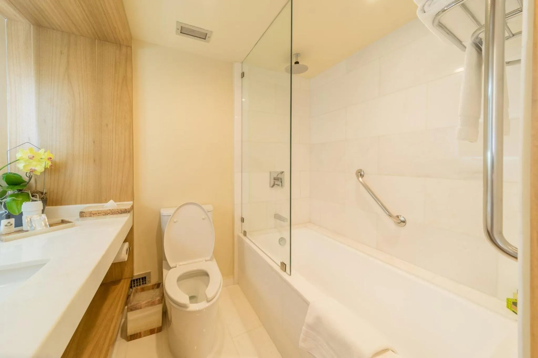 Bathroom in Real Intercontinental San Salvador by IHG