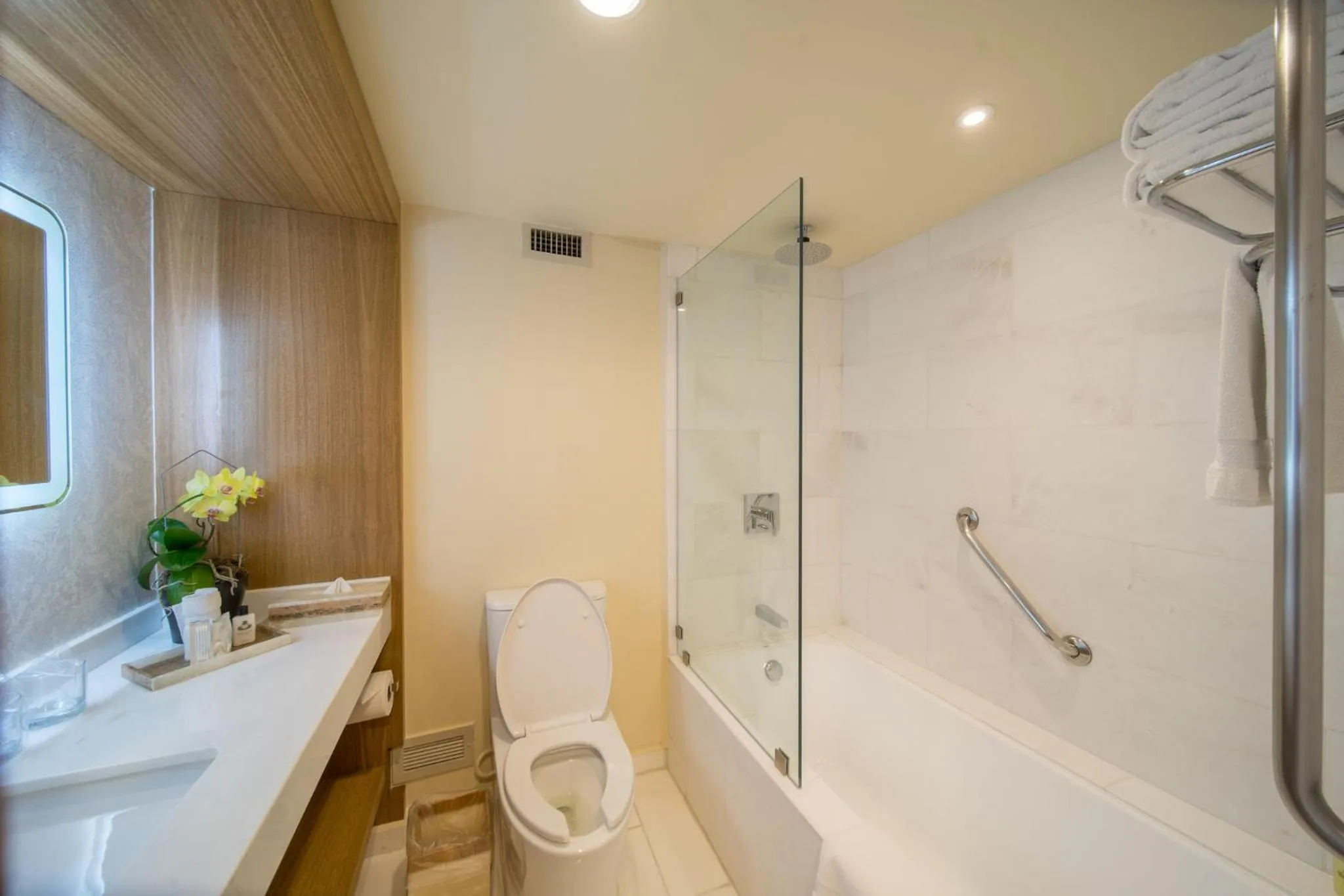 Photo of the whole room in Real Intercontinental San Salvador by IHG