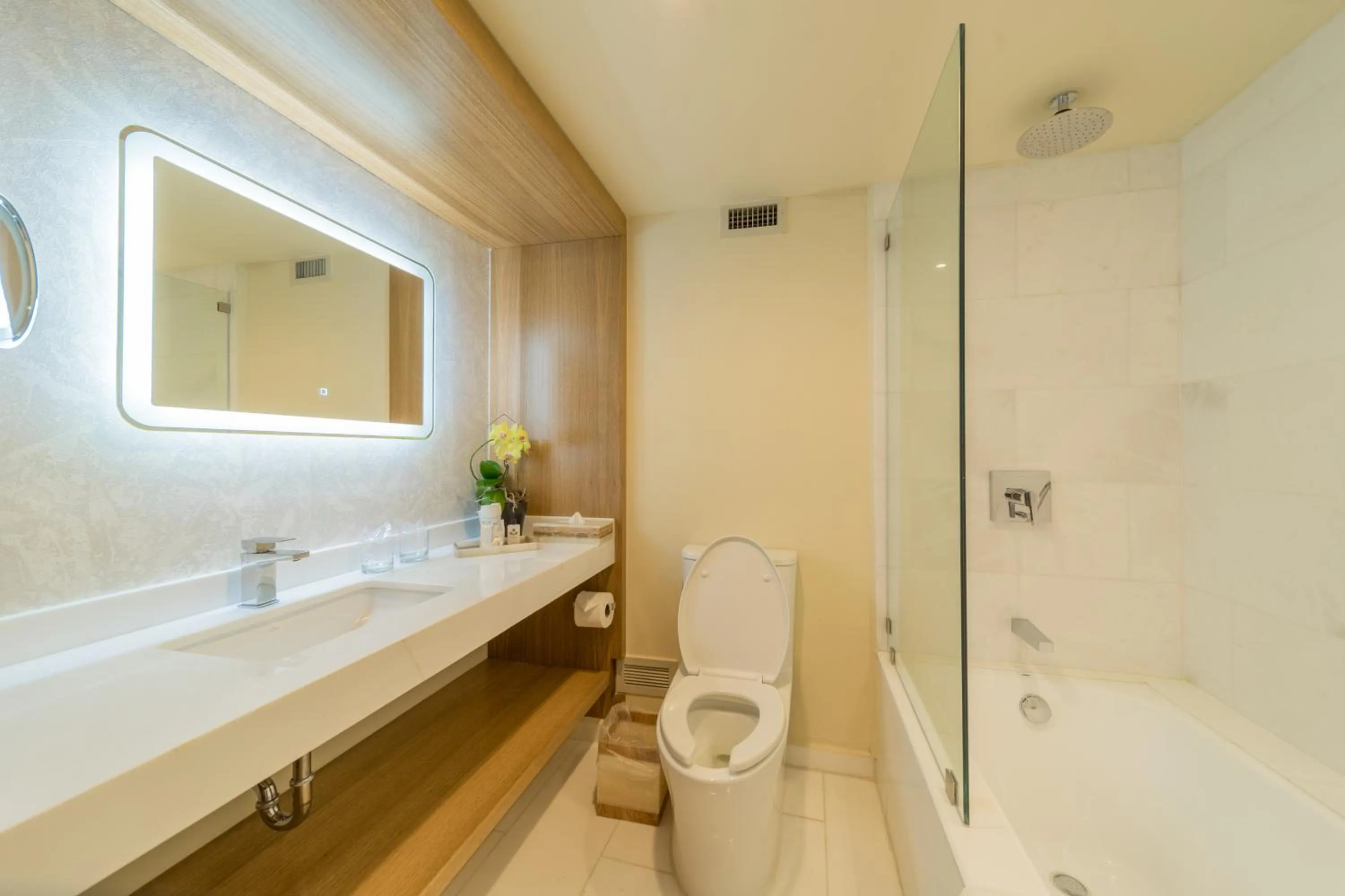 Shower in Real Intercontinental San Salvador by IHG