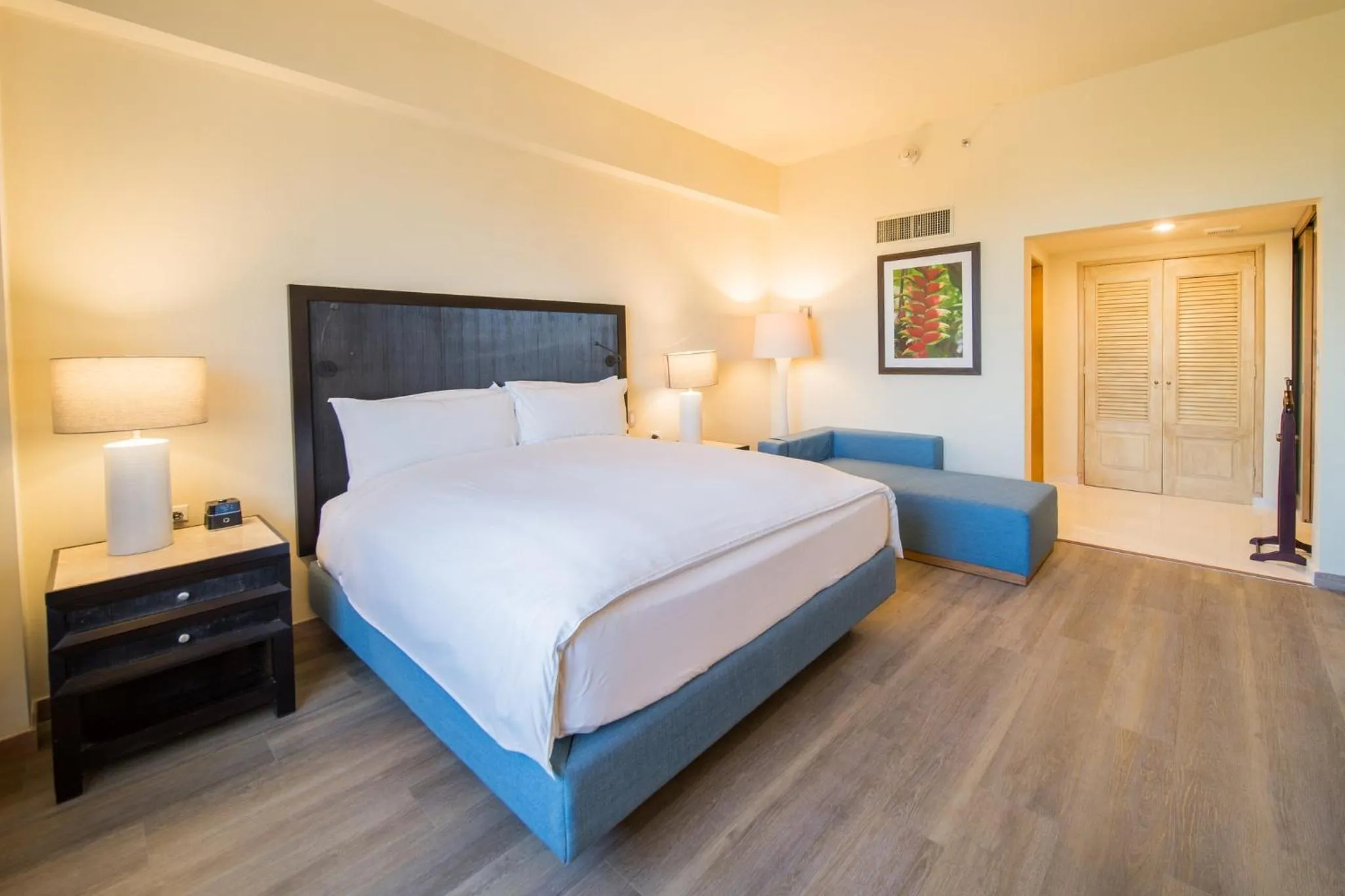 Photo of the whole room, Bed in Real Intercontinental San Salvador by IHG