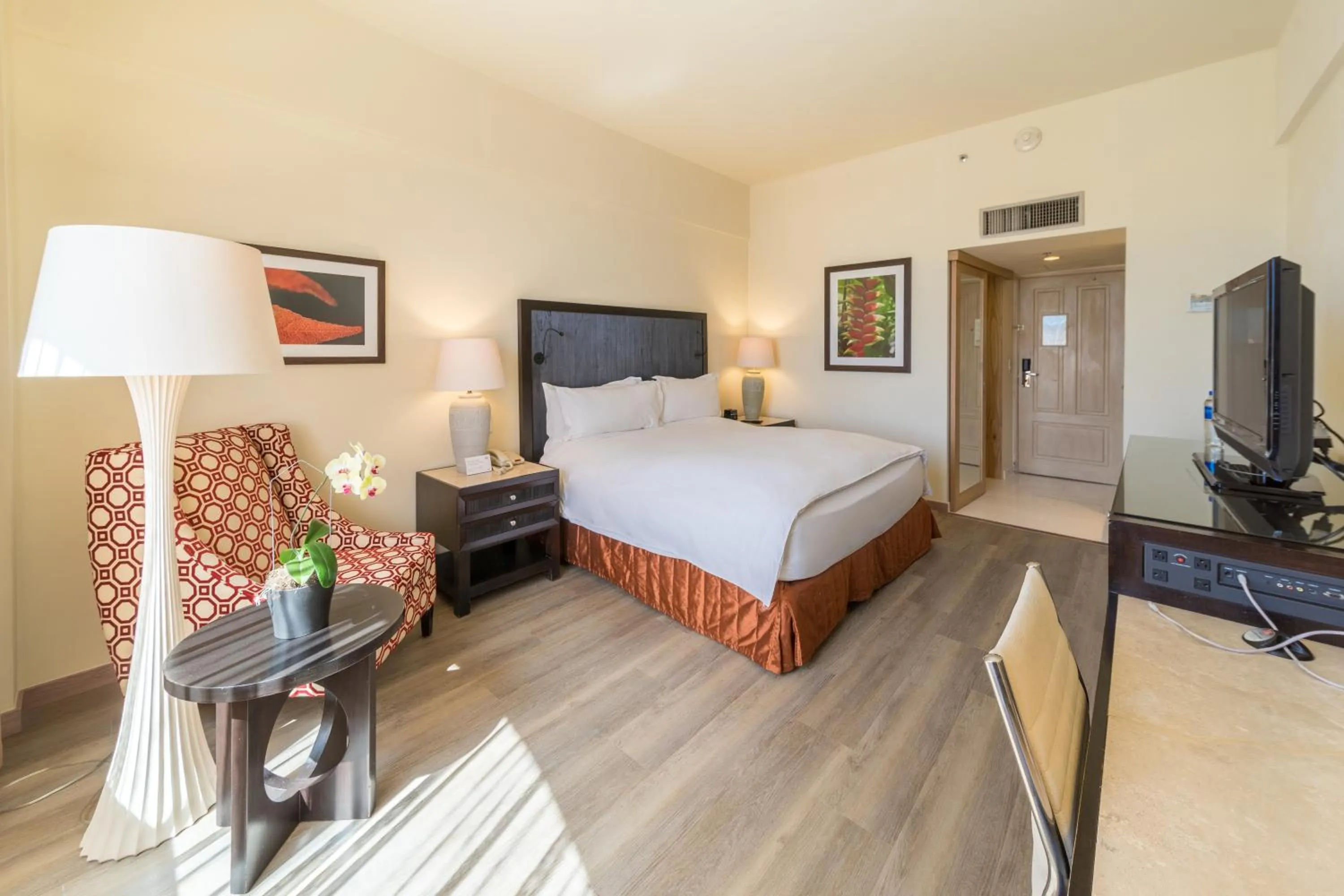 Photo of the whole room, Bed in Real Intercontinental San Salvador by IHG