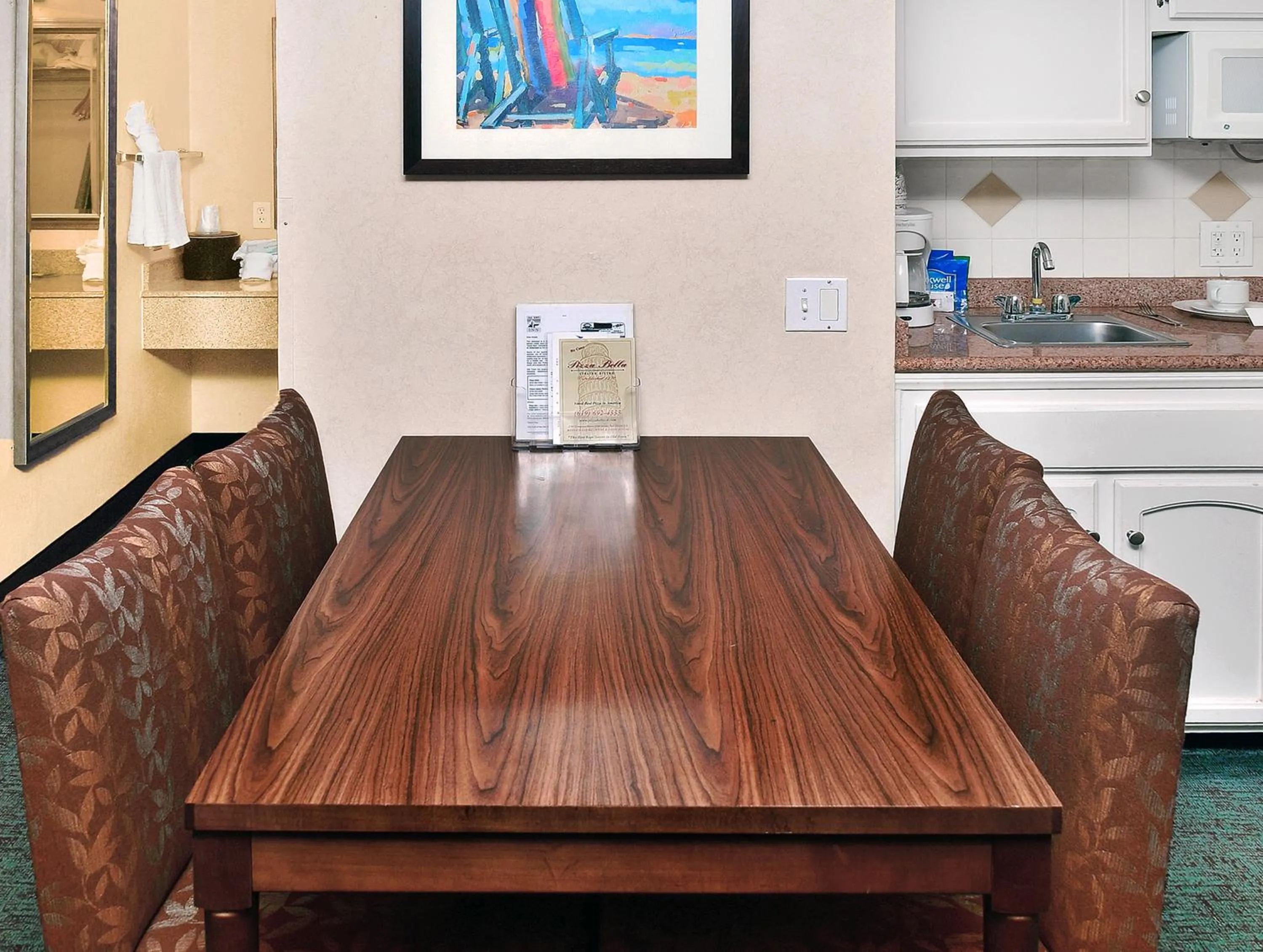 Dining area in Old Town Inn