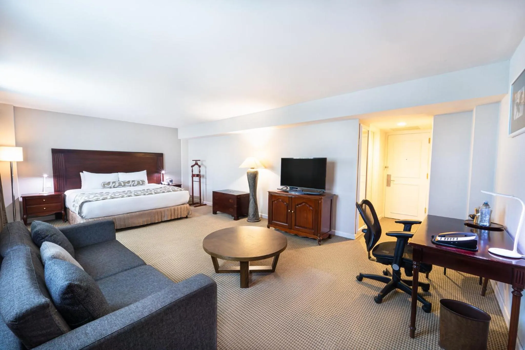 Photo of the whole room, Bed in Crowne Plaza Managua by IHG