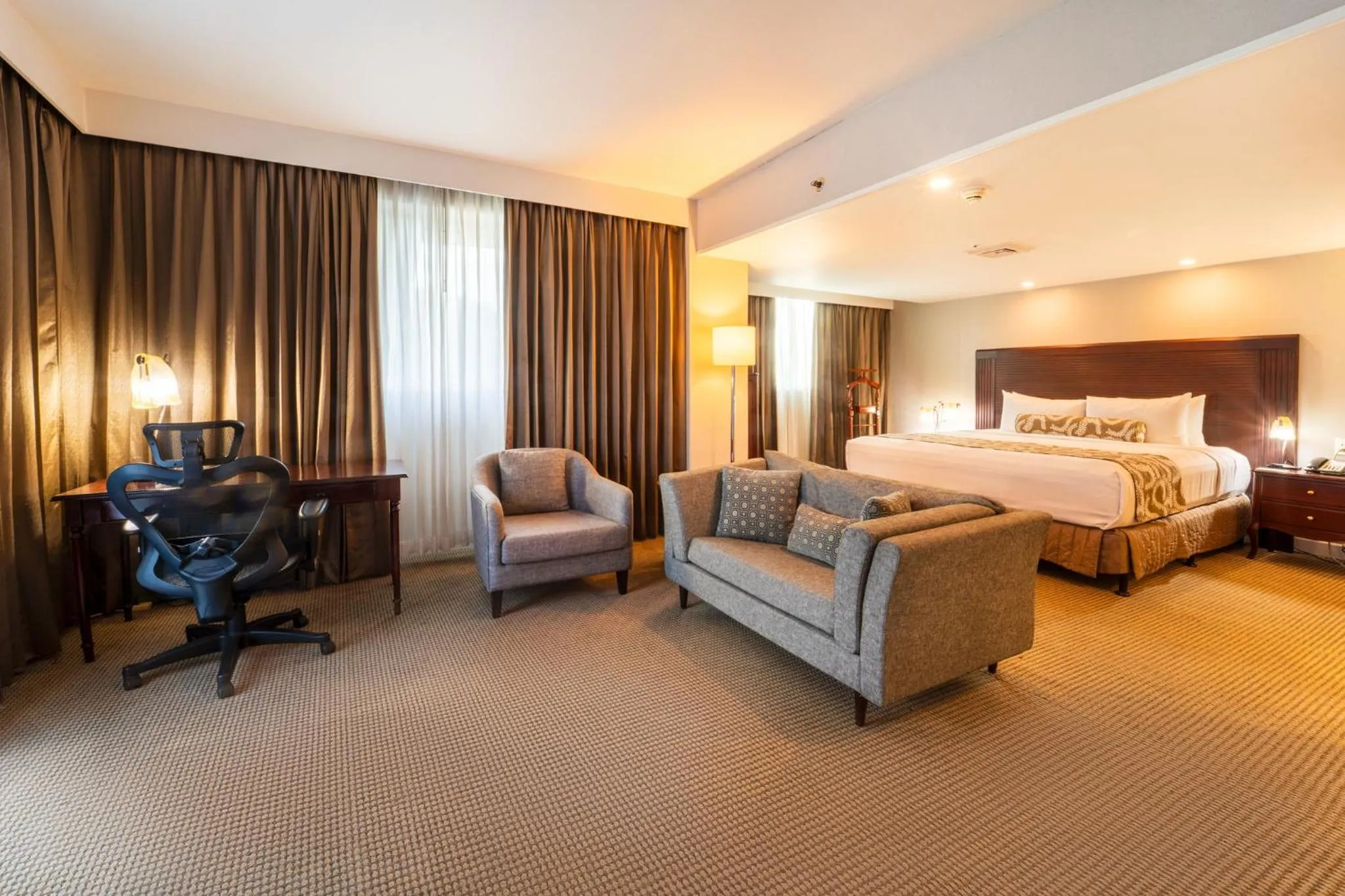 Photo of the whole room, Bed in Crowne Plaza Managua by IHG