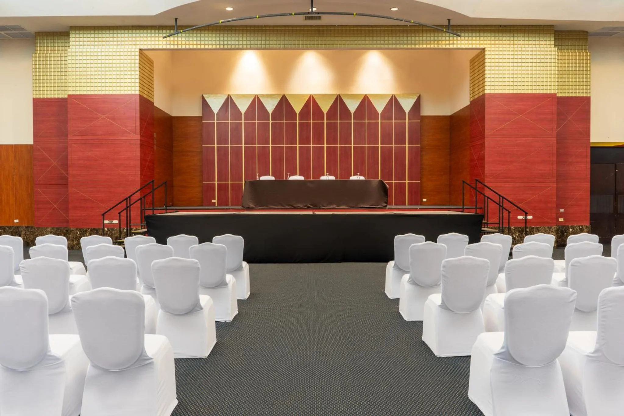Meeting/conference room in Crowne Plaza Managua by IHG