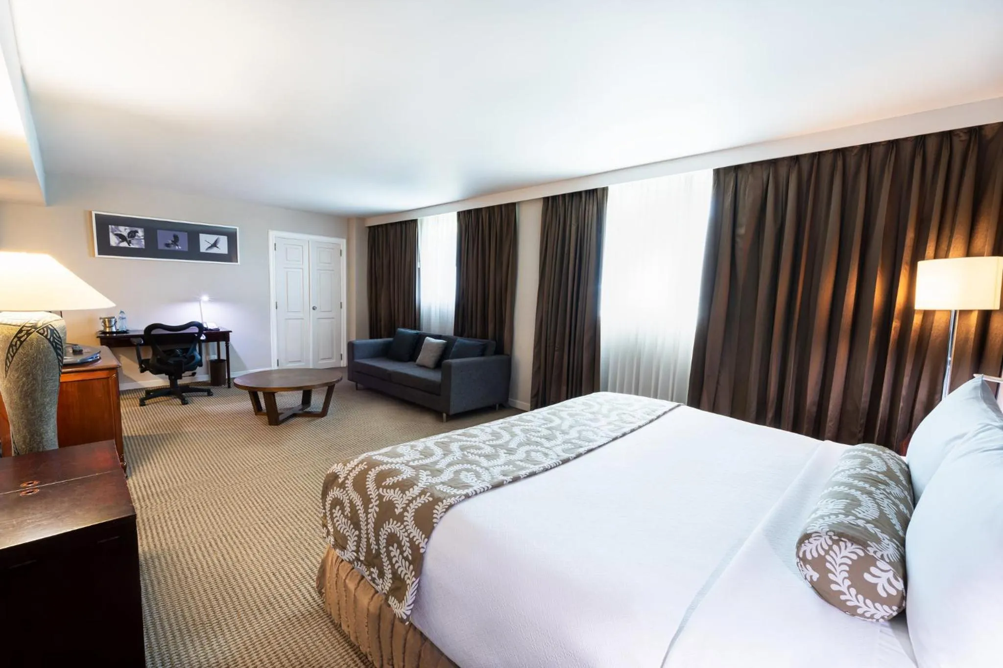 Photo of the whole room, Bed in Crowne Plaza Managua by IHG