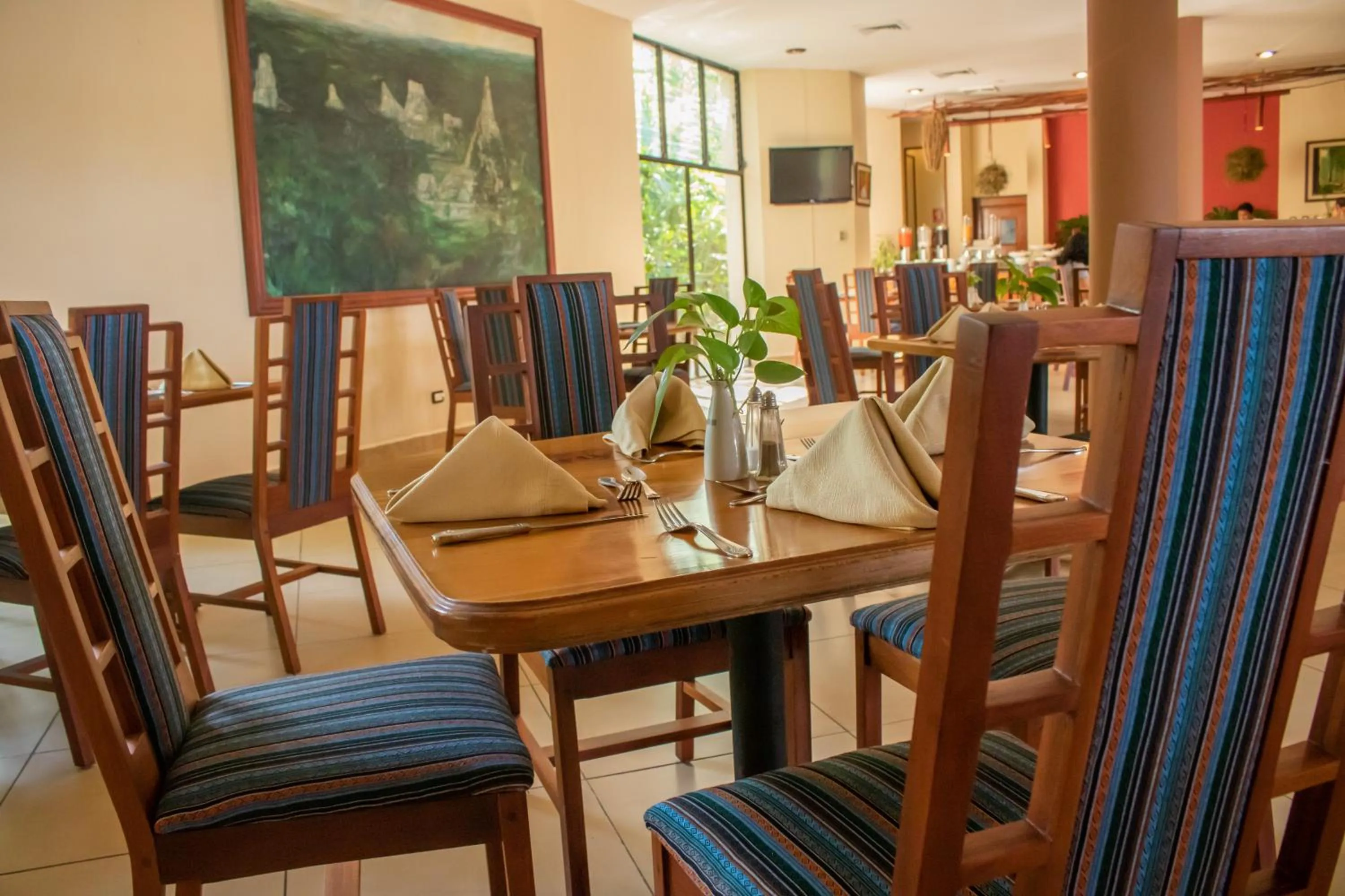 Restaurant/places to eat in Camino Real Tikal‎