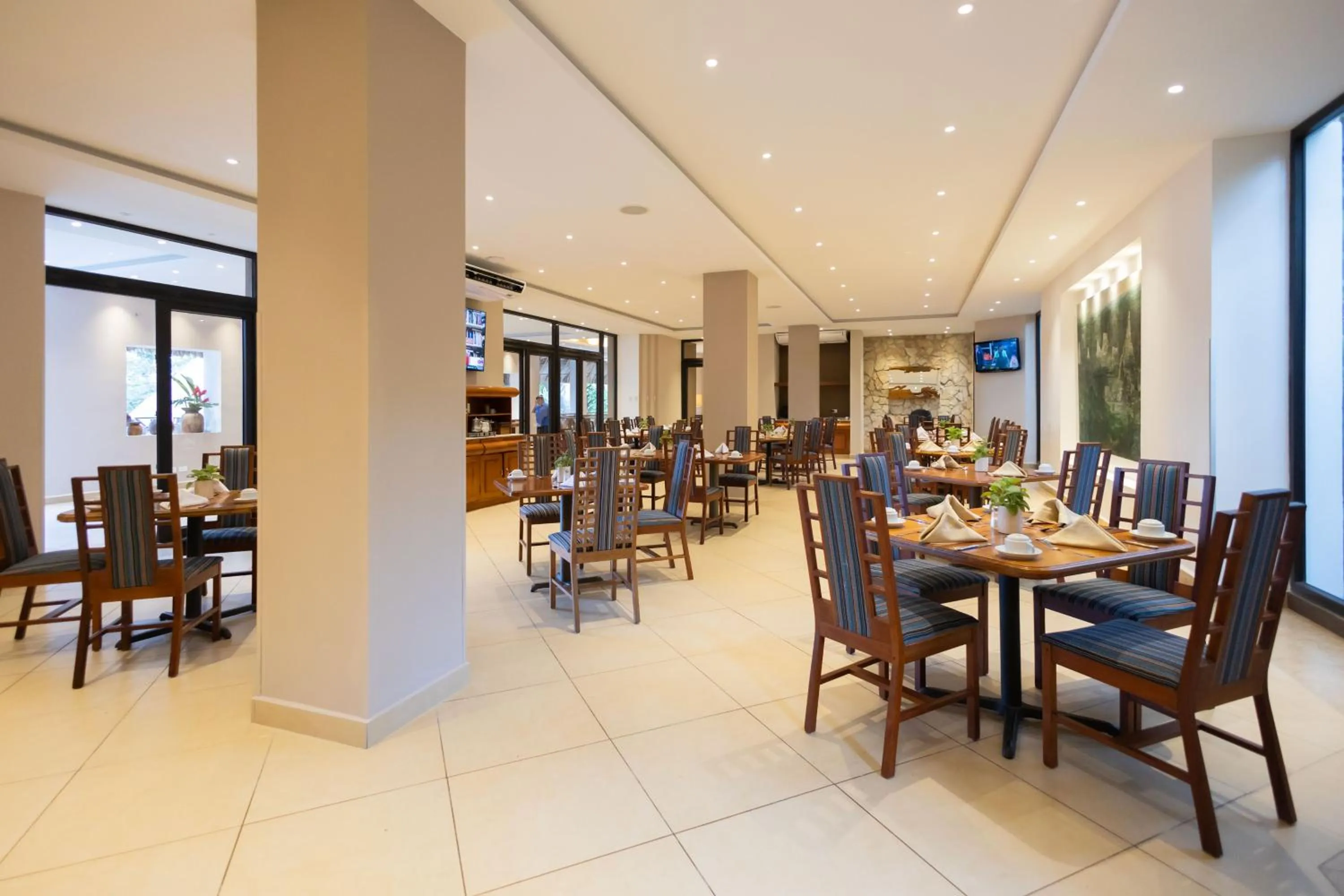 Restaurant/places to eat in Camino Real Tikal‎