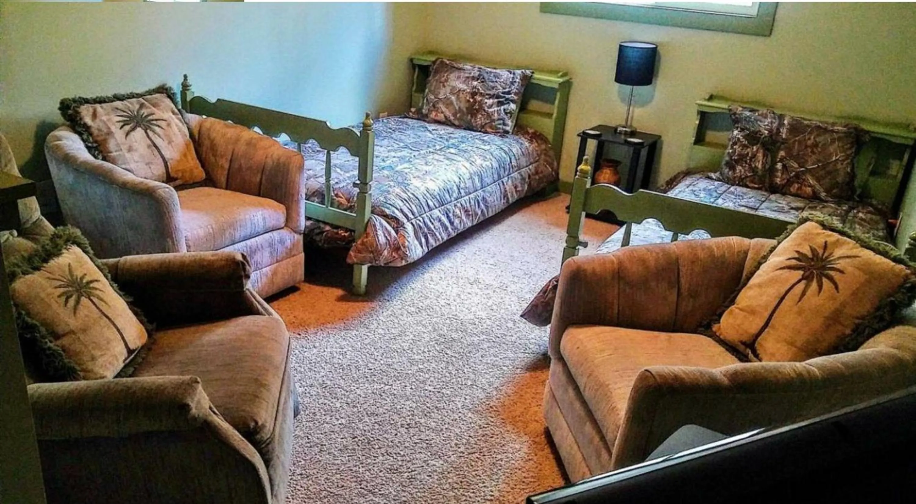 Seating area, Bed in Packwood Ski & Vacation Getaway