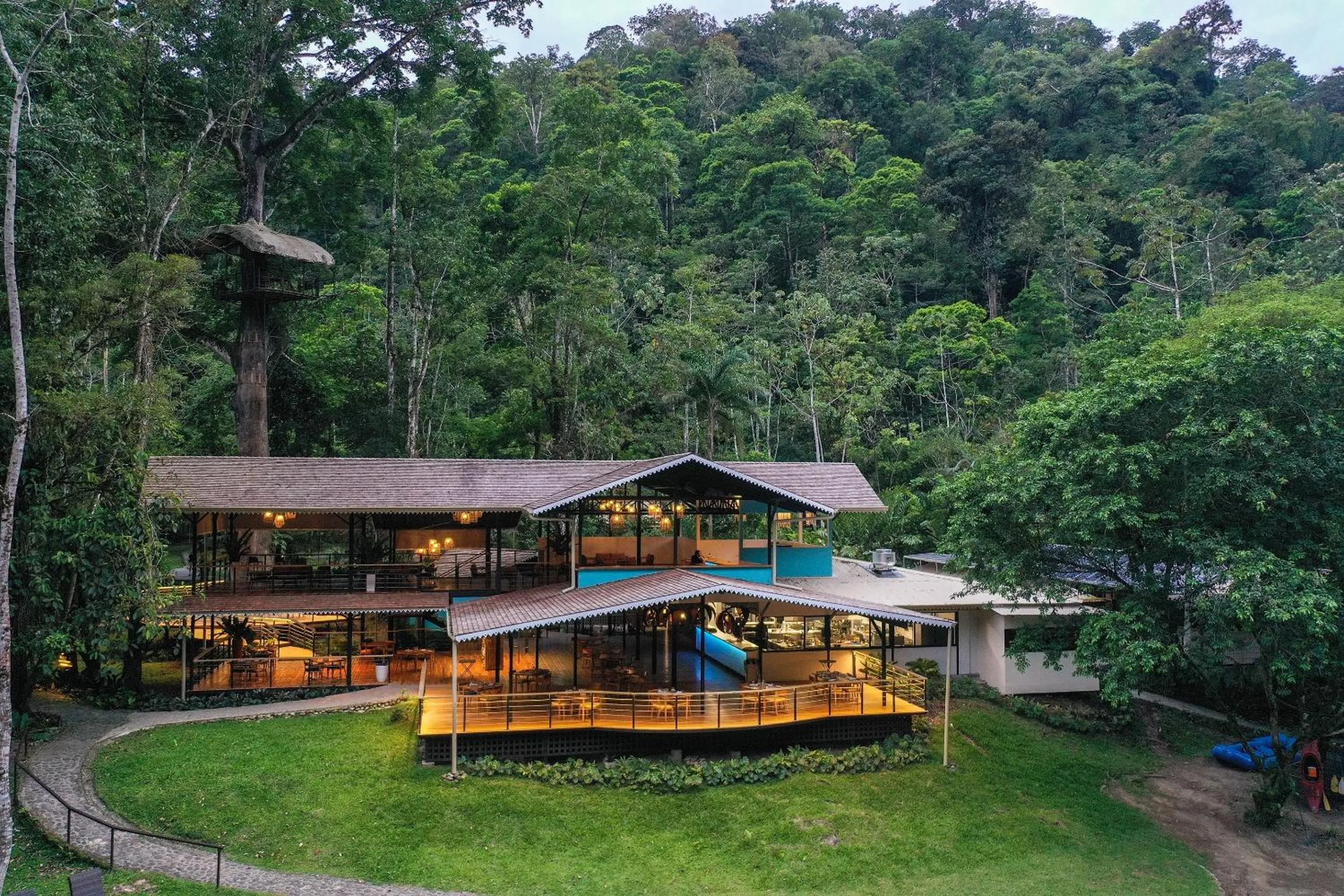 Property building in Pacuare Lodge by Böëna