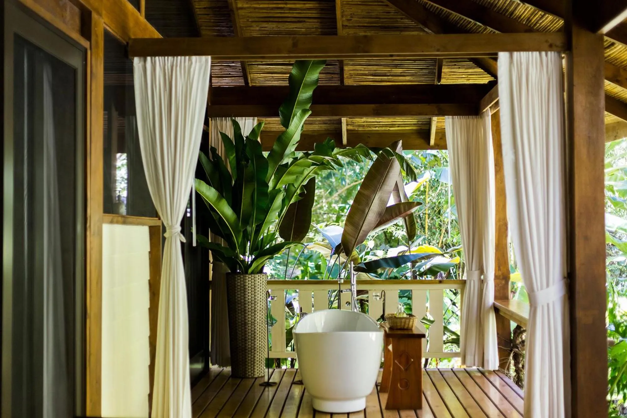 Natural landscape in Pacuare Lodge by Böëna