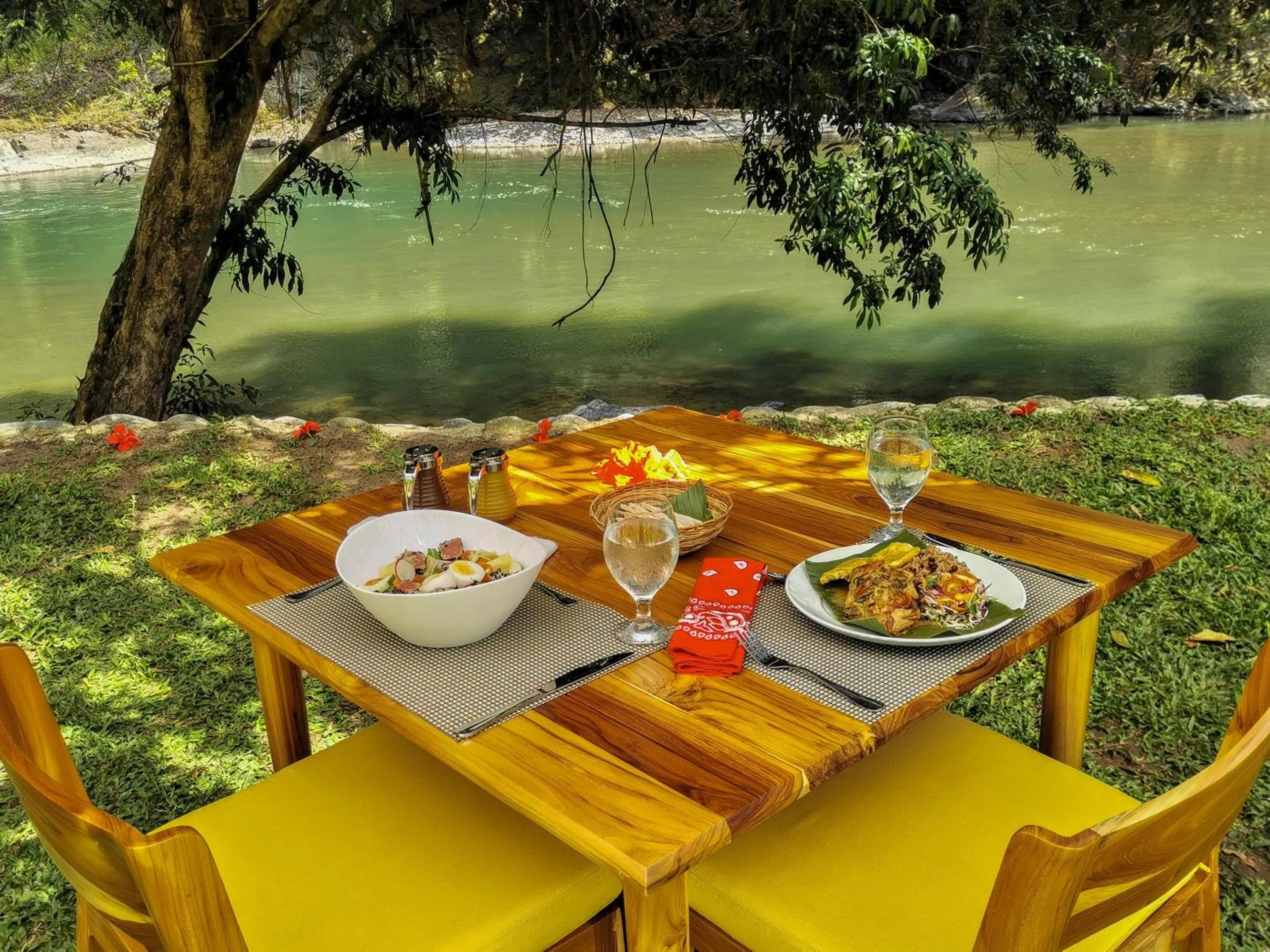 Restaurant/places to eat in Pacuare Lodge by Böëna