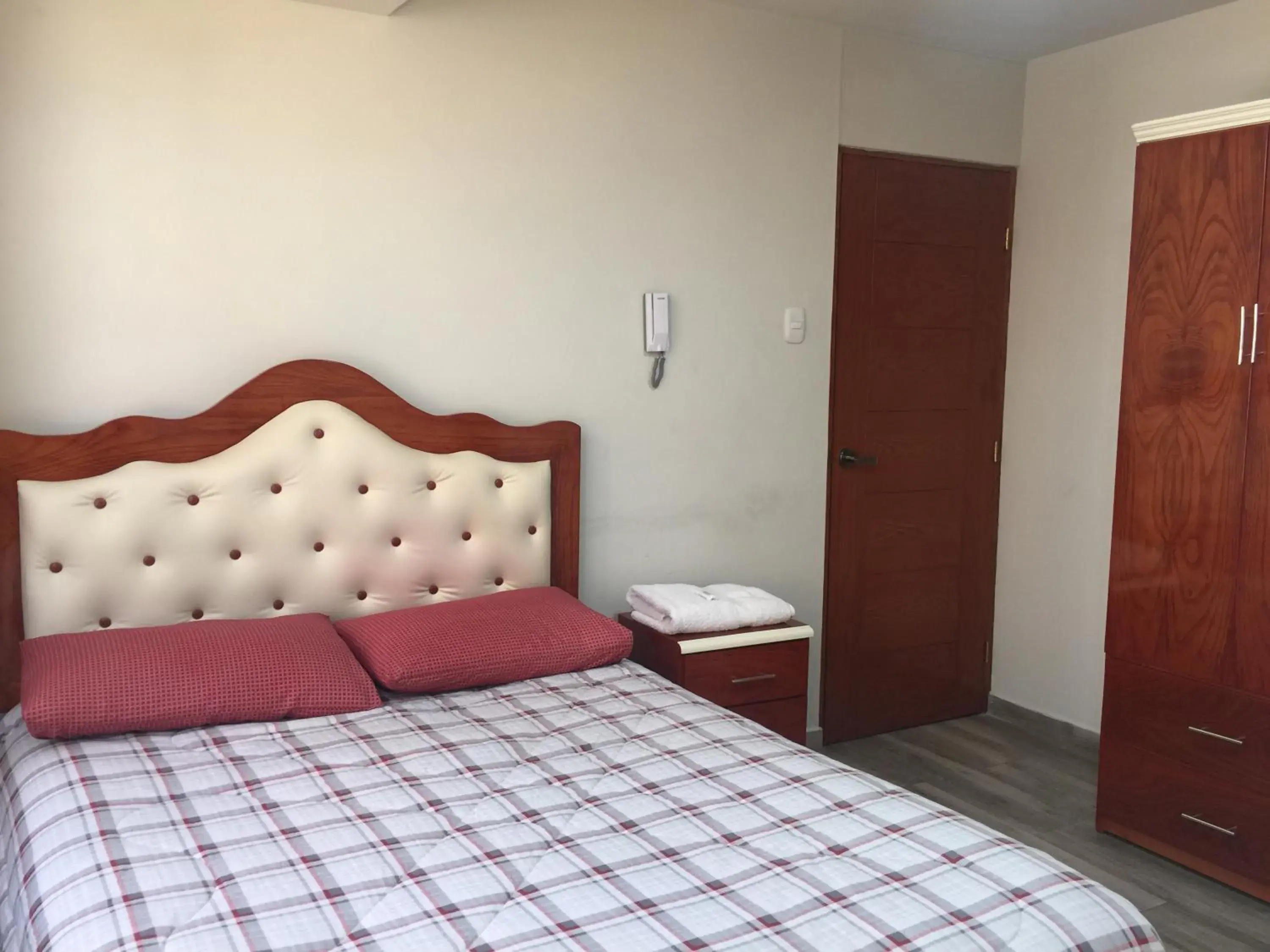 Deluxe Queen Room - single occupancy in A-Hope Suite Hotel Deluxe Queen Room - single occupancy in A-Hope Suite Hotel