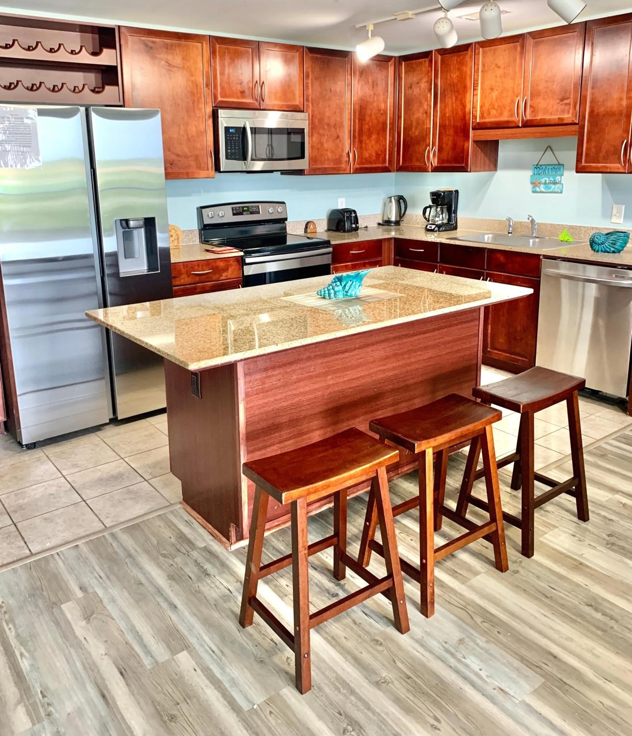 LAKETOWN 5 POOLs STEPS TO BEACH FAMILY FRIENDLY