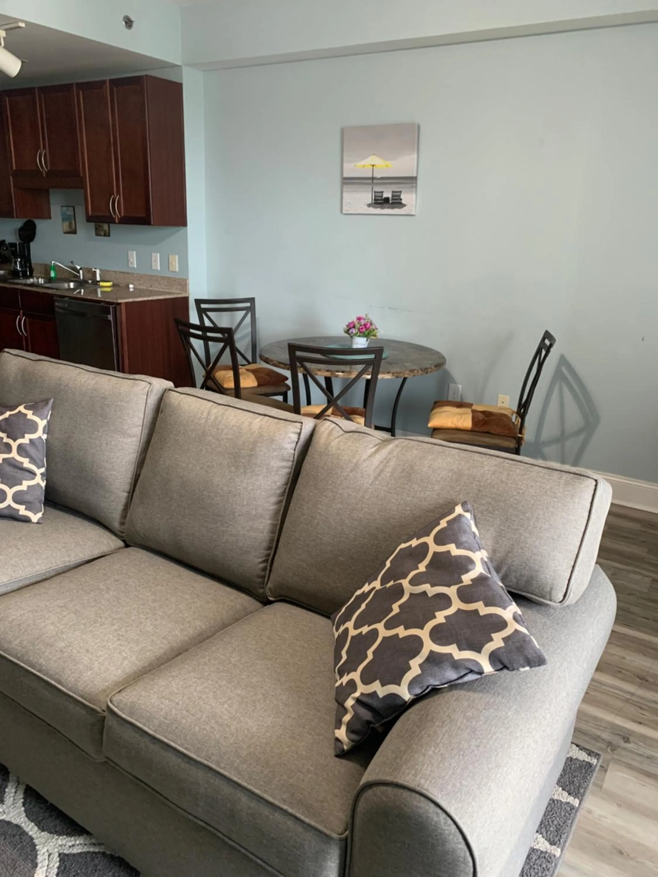 LAKETOWN 5 POOLs STEPS TO BEACH FAMILY FRIENDLY