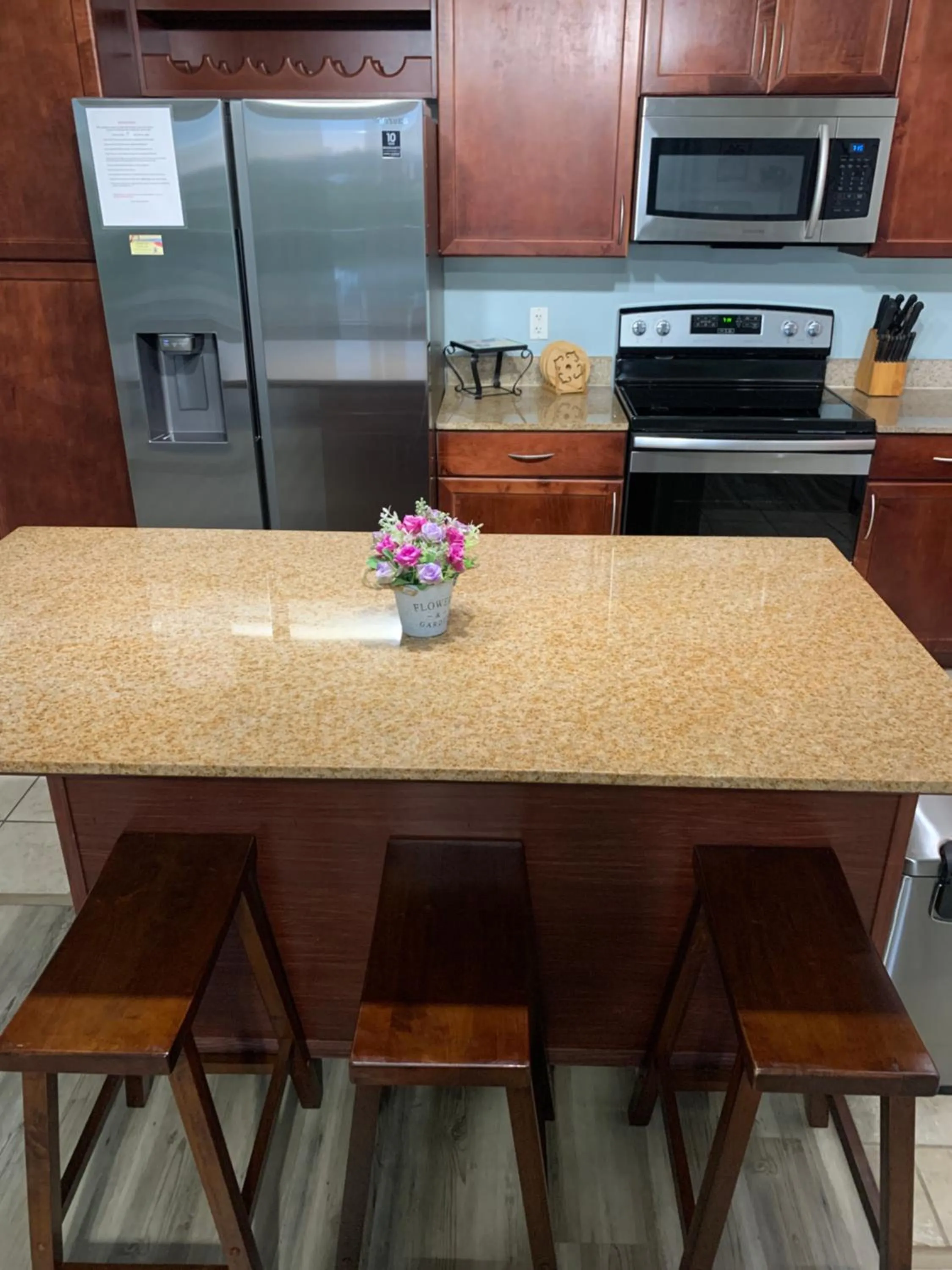 LAKETOWN 5 POOLs STEPS TO BEACH FAMILY FRIENDLY