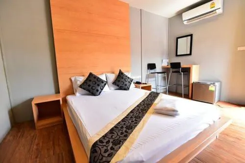 Photo of the whole room, Bed in Love Box Resort