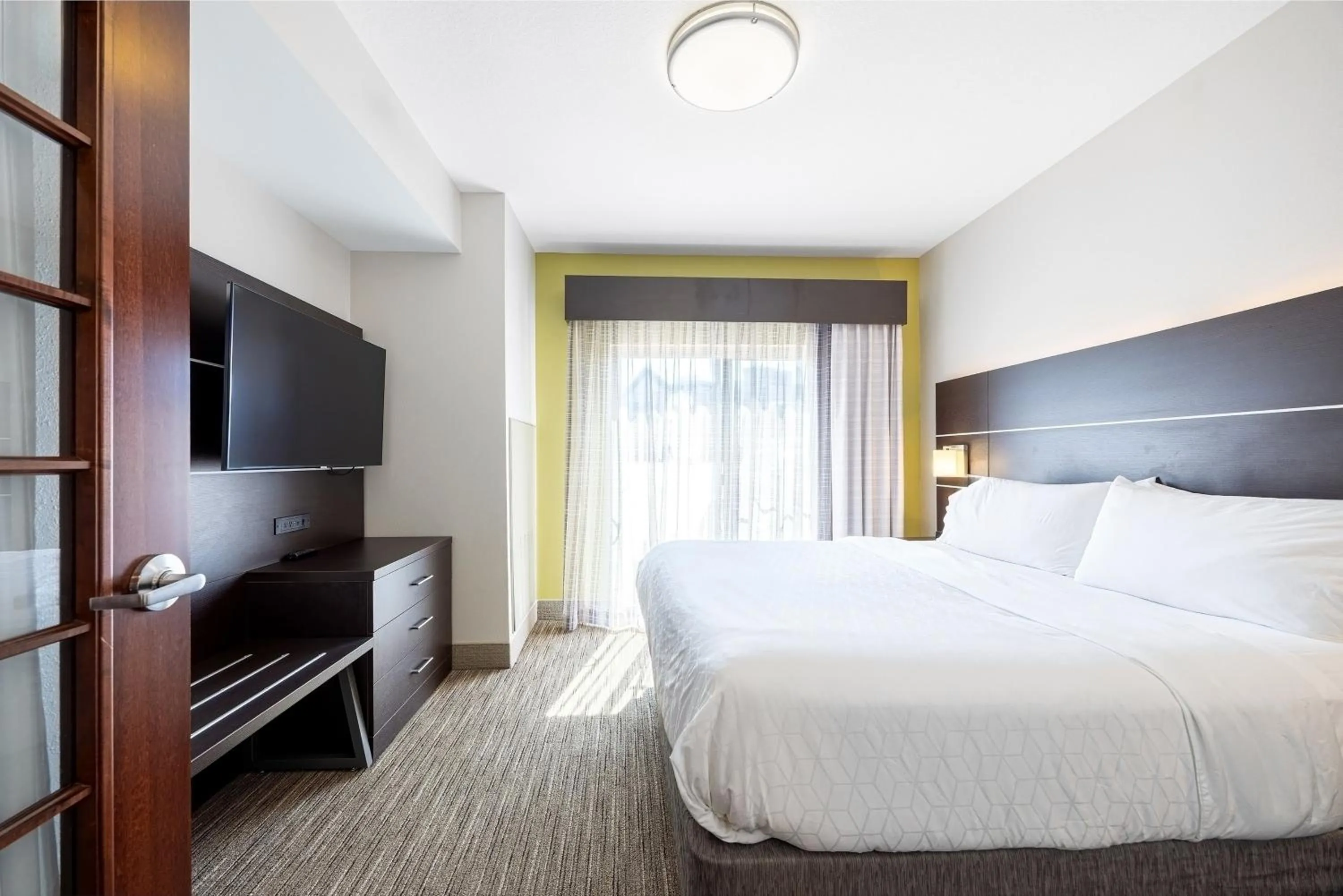 Photo of the whole room, Bed in Holiday Inn Express Winona by IHG