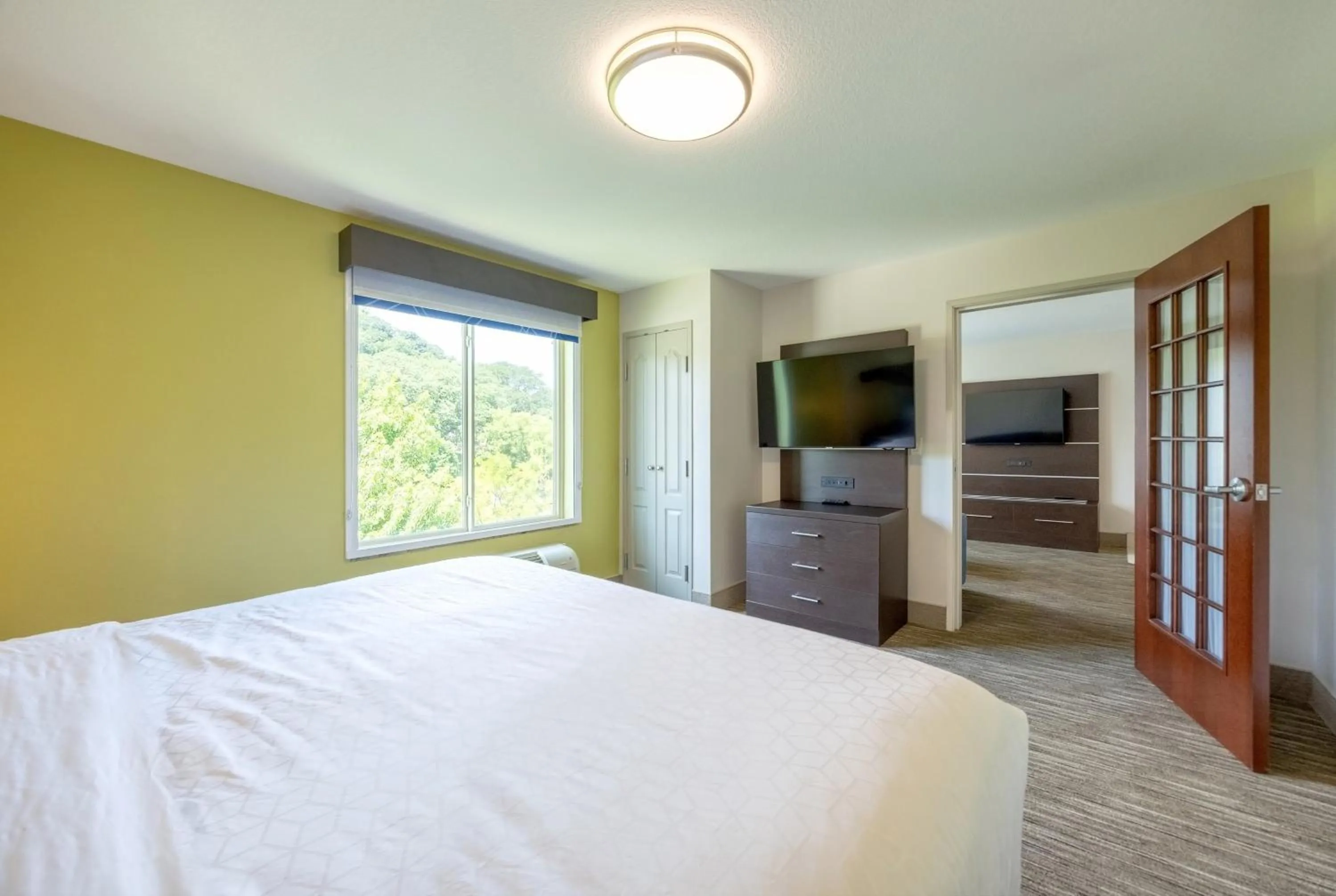 Photo of the whole room, Bed in Holiday Inn Express Winona by IHG