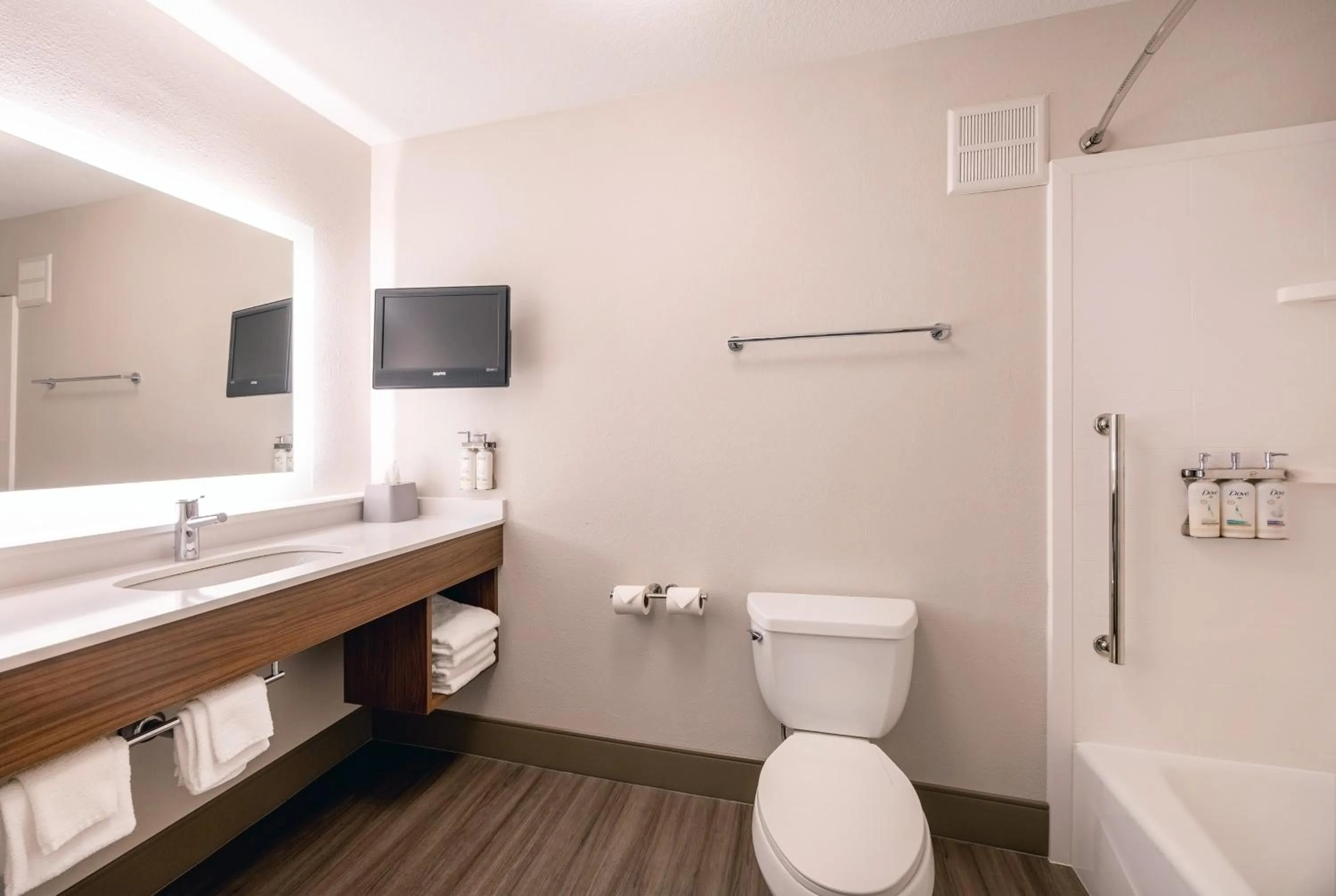 Photo of the whole room in Holiday Inn Express Winona by IHG