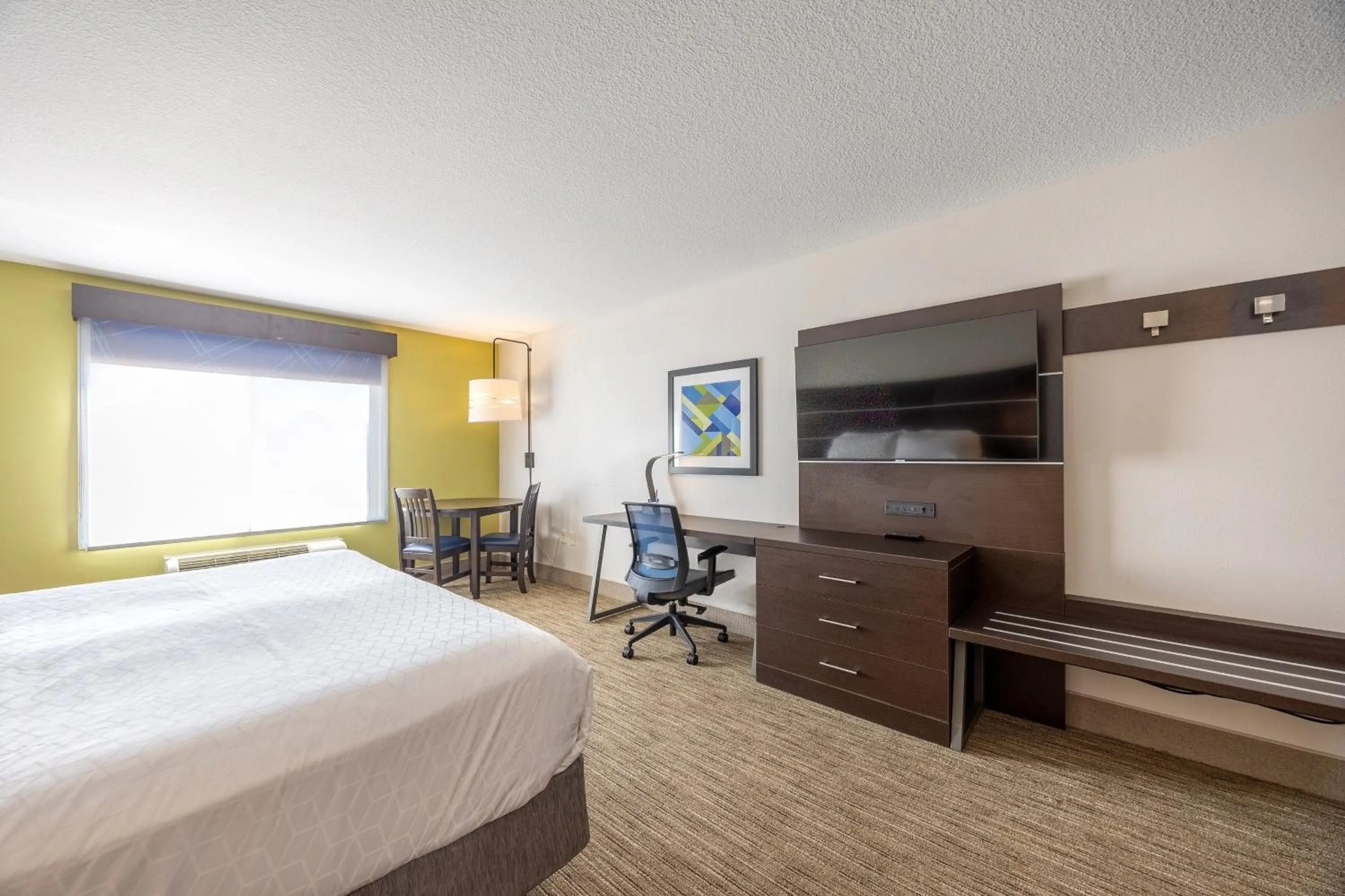 Photo of the whole room, Bed in Holiday Inn Express Winona by IHG