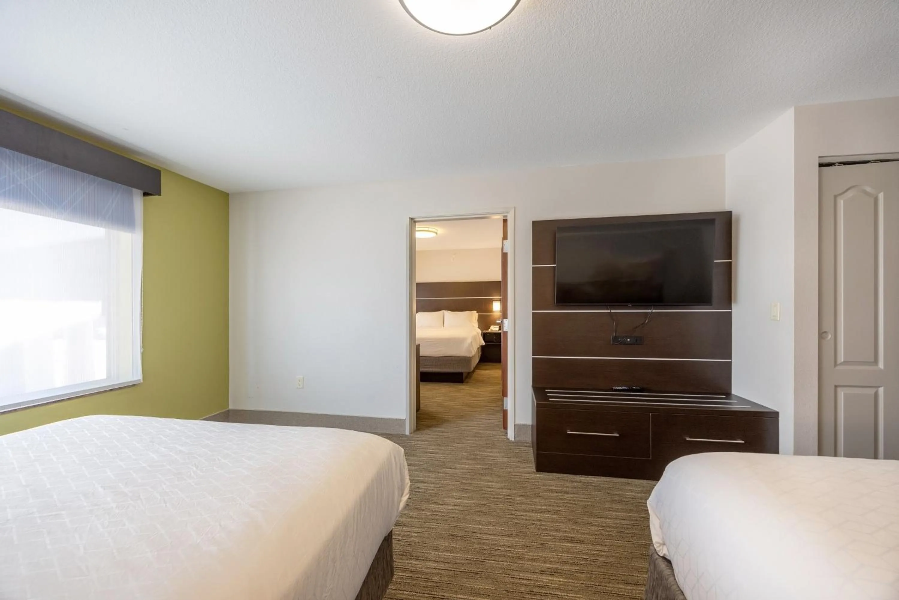 Photo of the whole room, Bed in Holiday Inn Express Winona by IHG