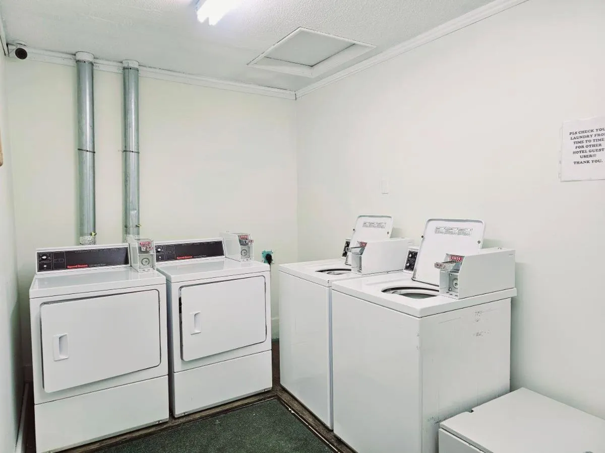 Property building in Canadian Motor Inn