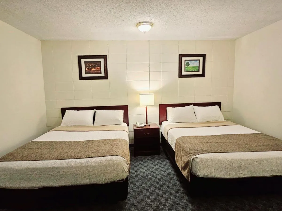 Bed in Canadian Motor Inn