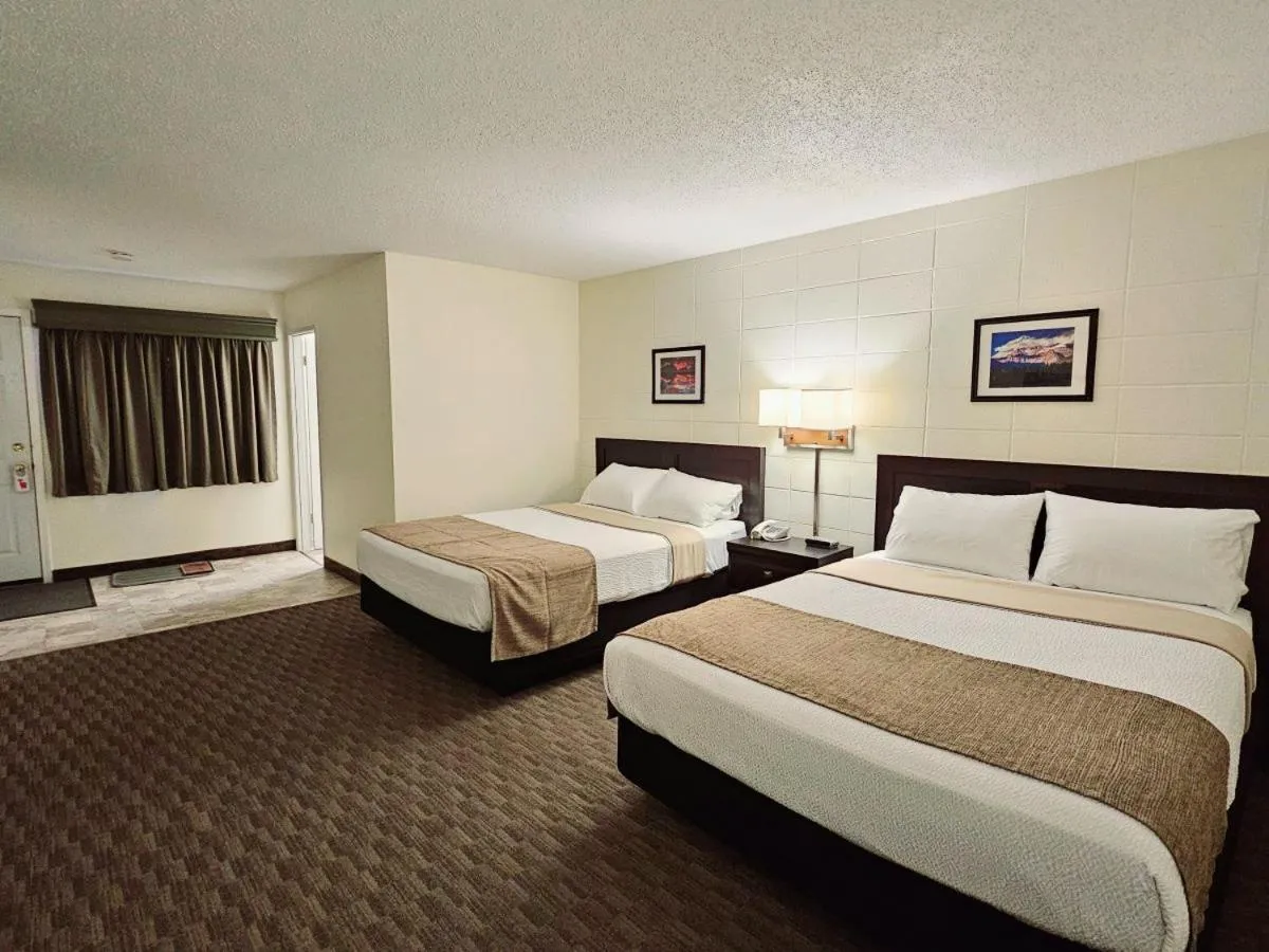Photo of the whole room, Bed in Canadian Motor Inn
