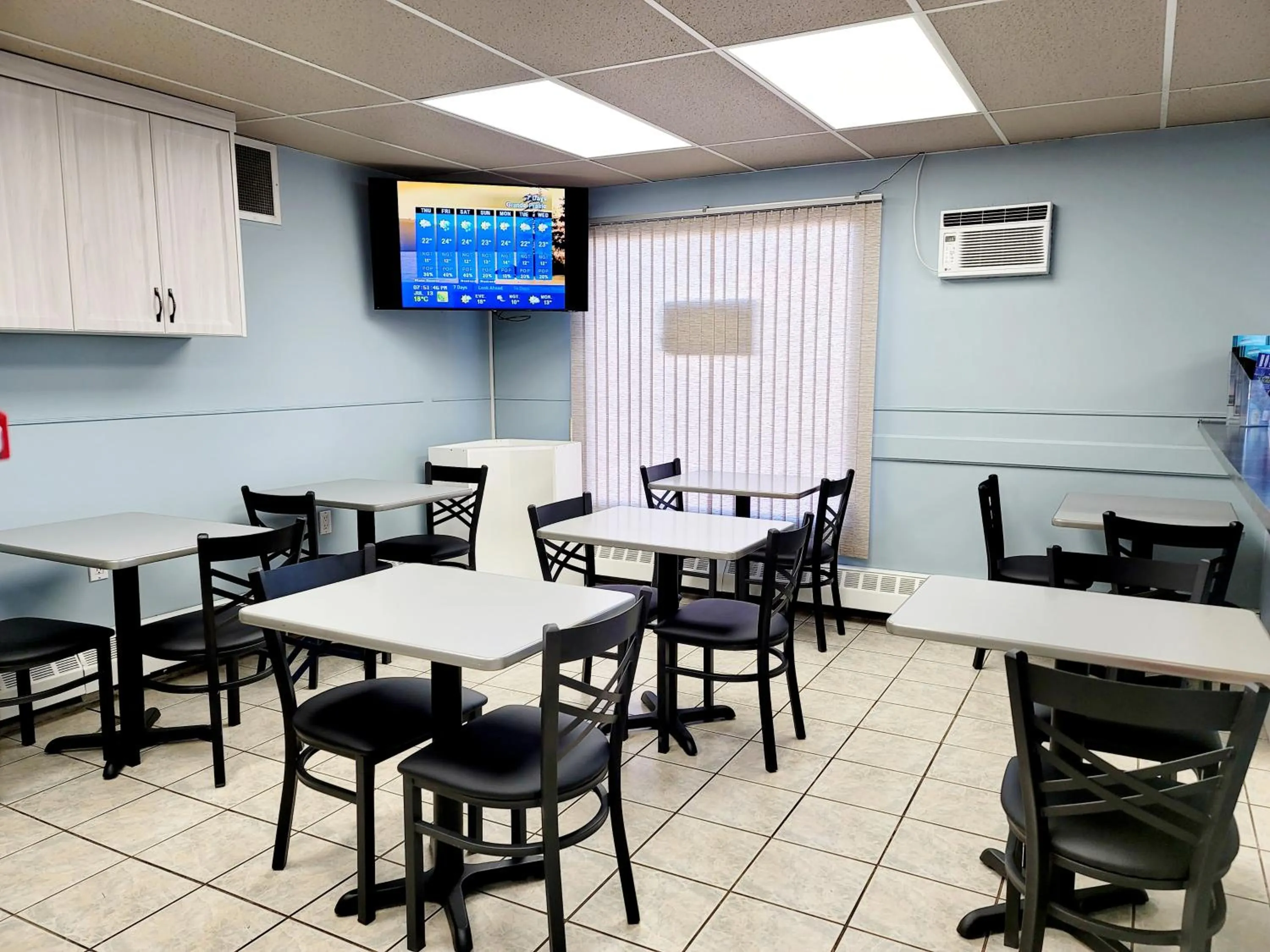 Breakfast in Canadian Motor Inn