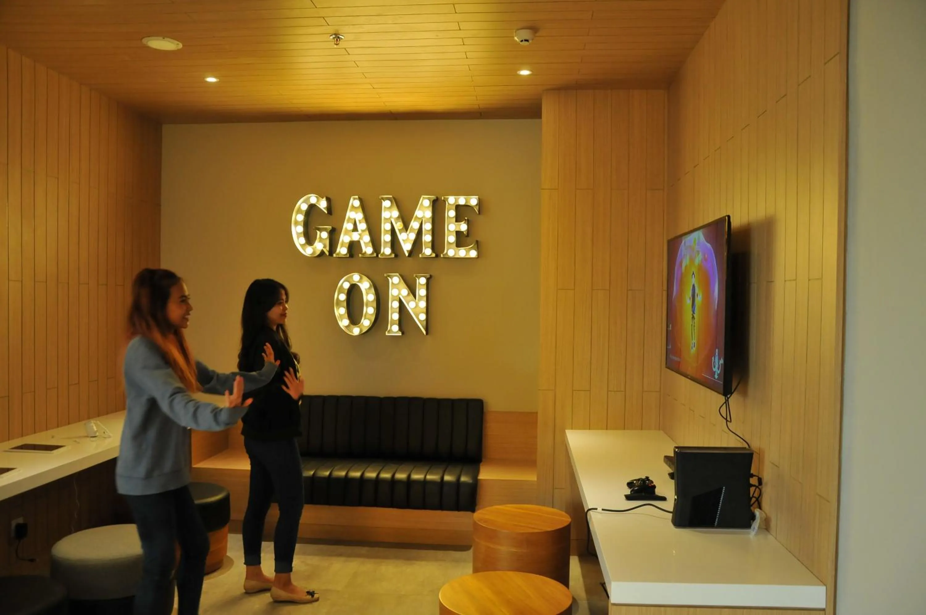 Entertainment in YELLO Hotel Paskal Bandung