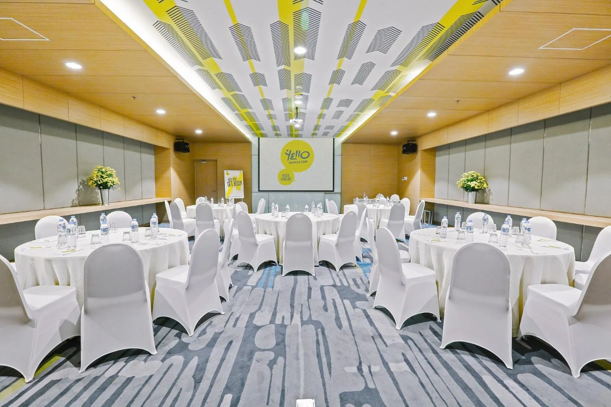 Meeting/conference room in YELLO Hotel Paskal Bandung