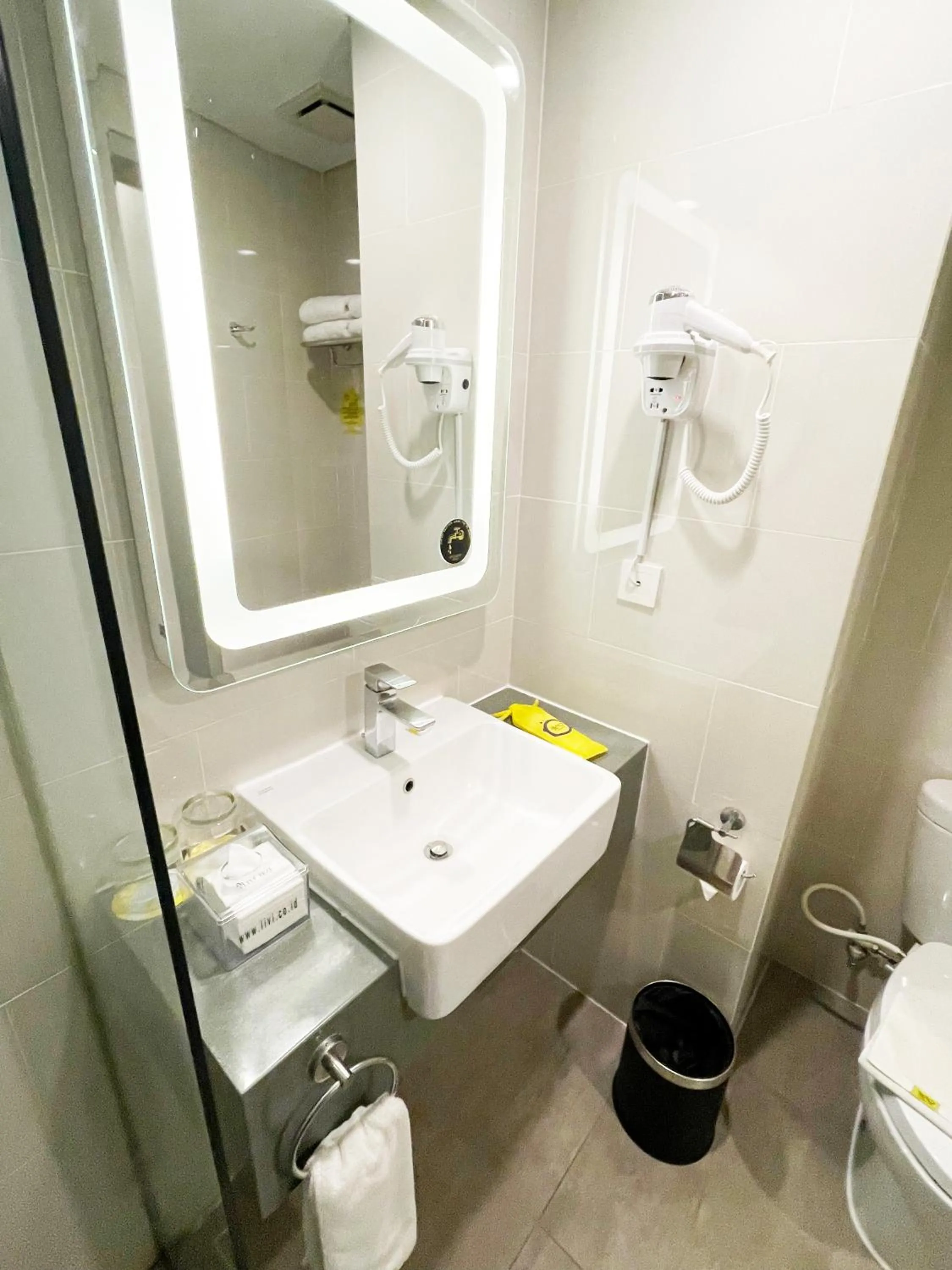 Bathroom in YELLO Hotel Paskal Bandung