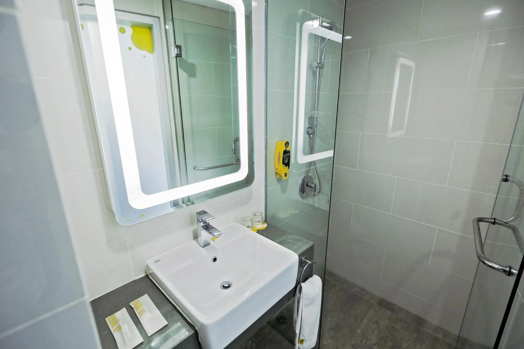 Bathroom in YELLO Hotel Paskal Bandung