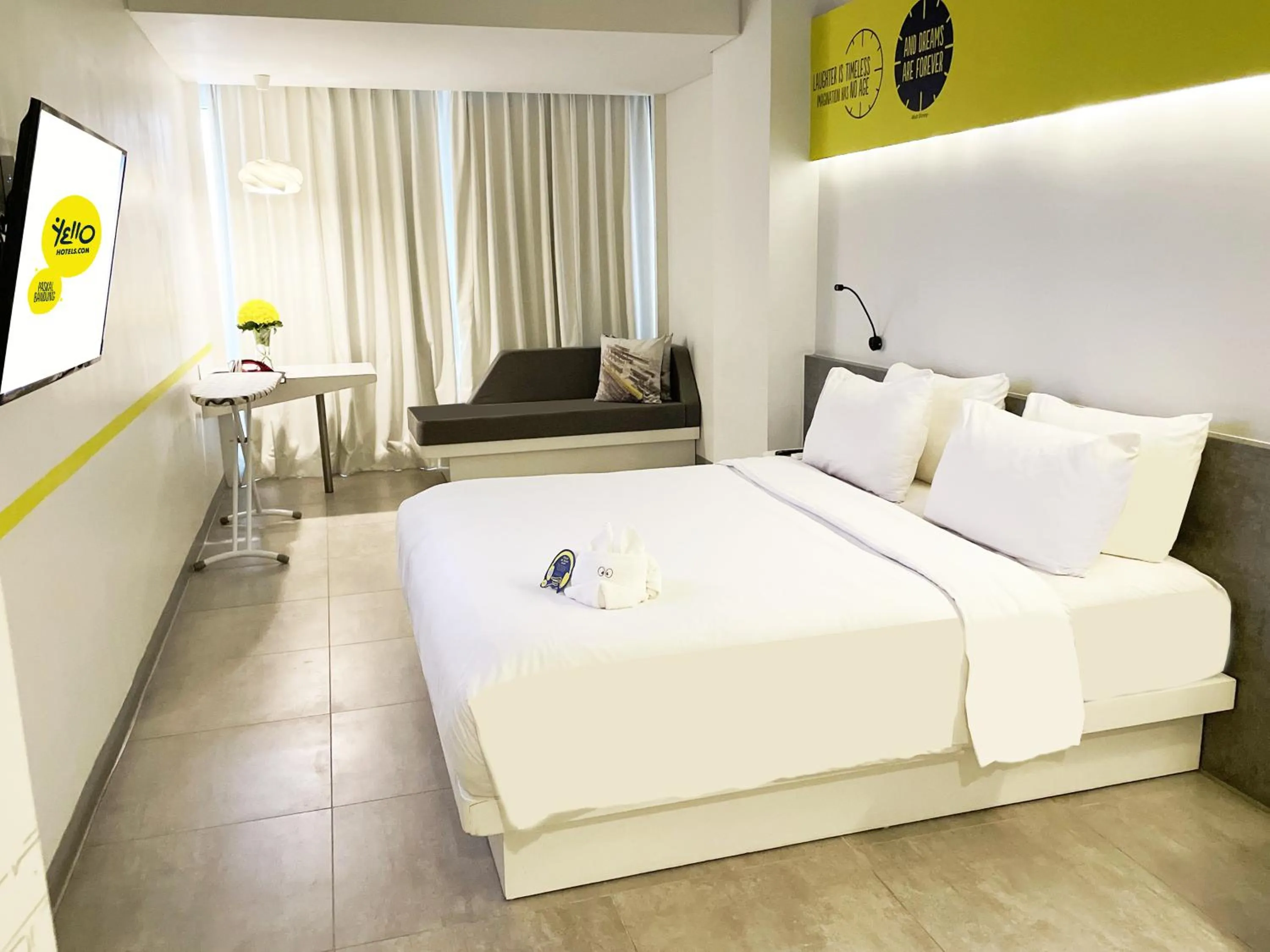 Bedroom, Bed in YELLO Hotel Paskal Bandung