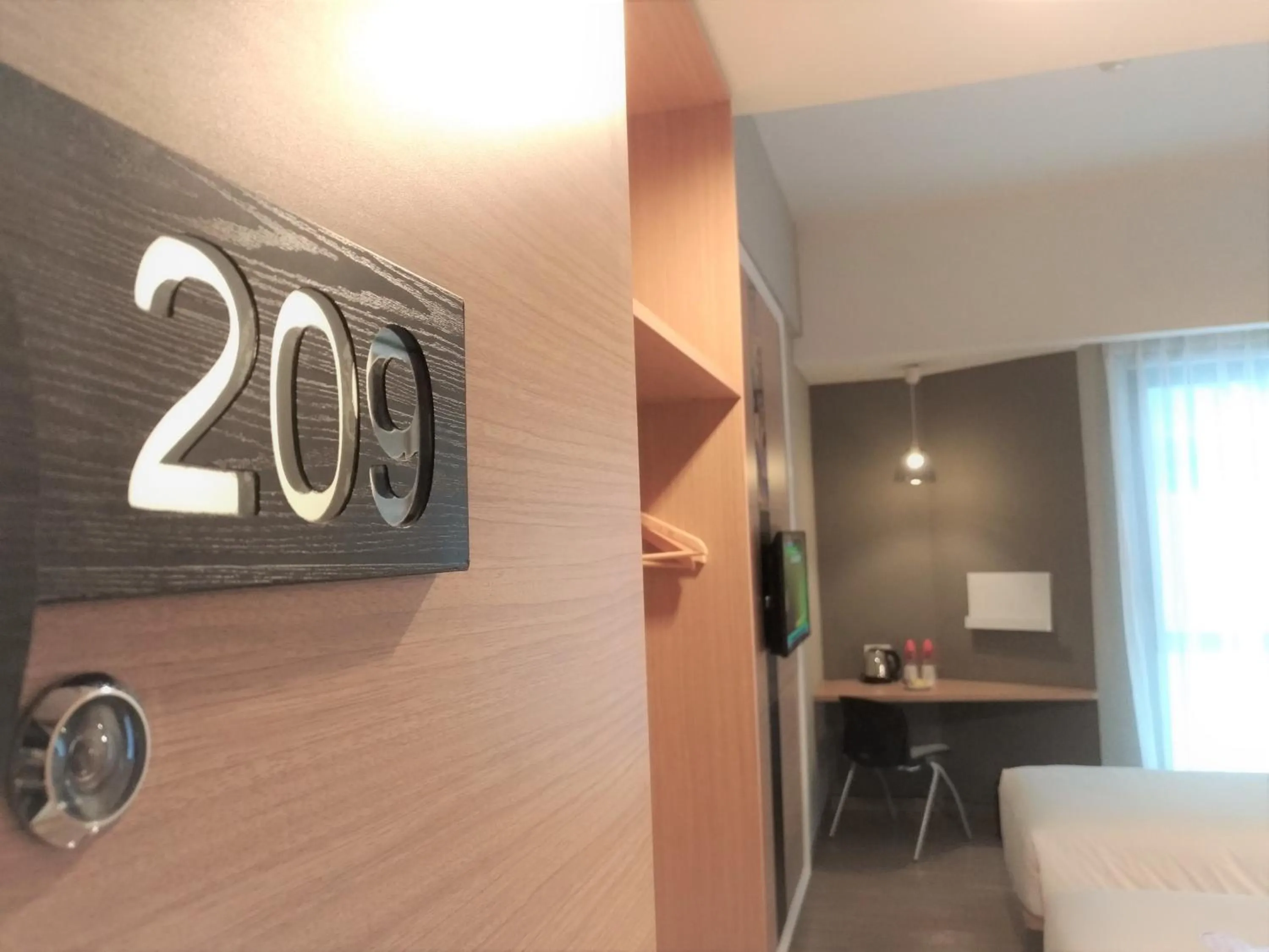 Property building, Bed in MaxOne Platinum Hayam Wuruk