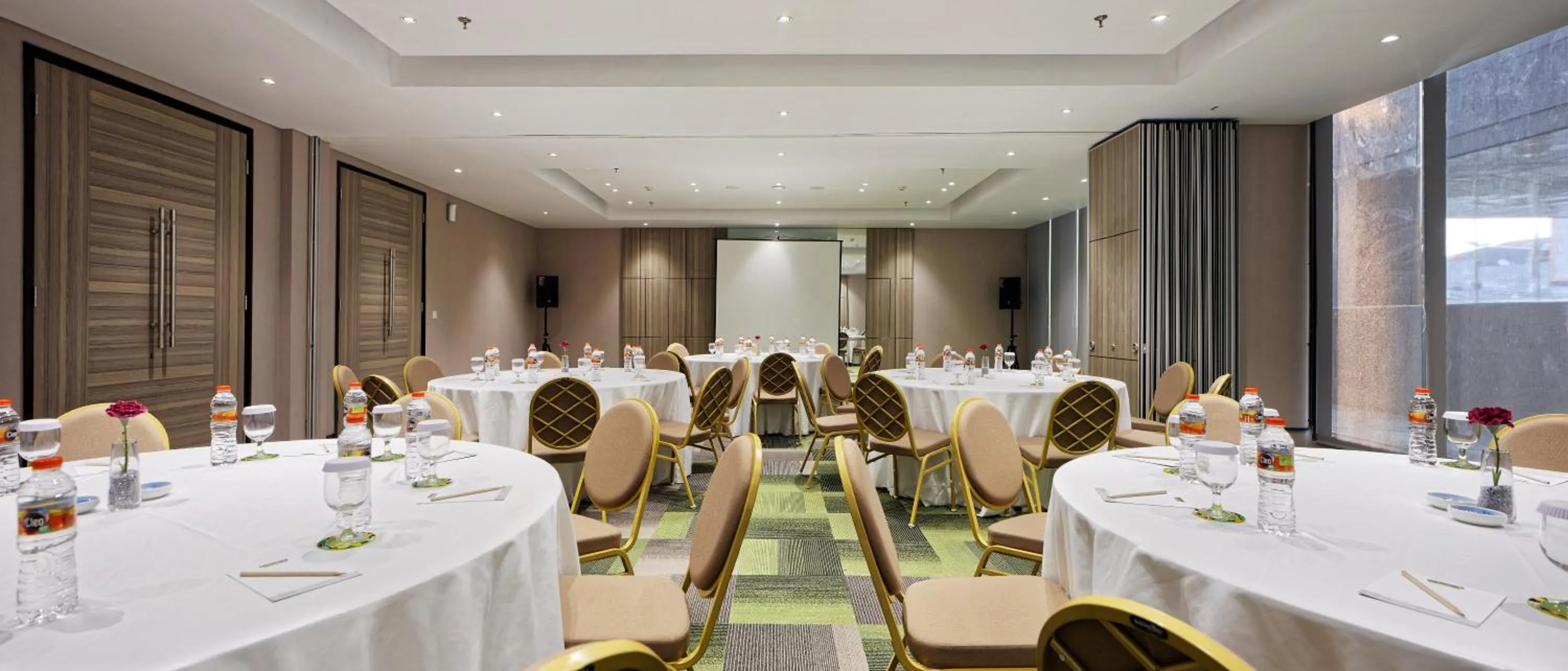 MaxOne Platinum Hayam Wuruk