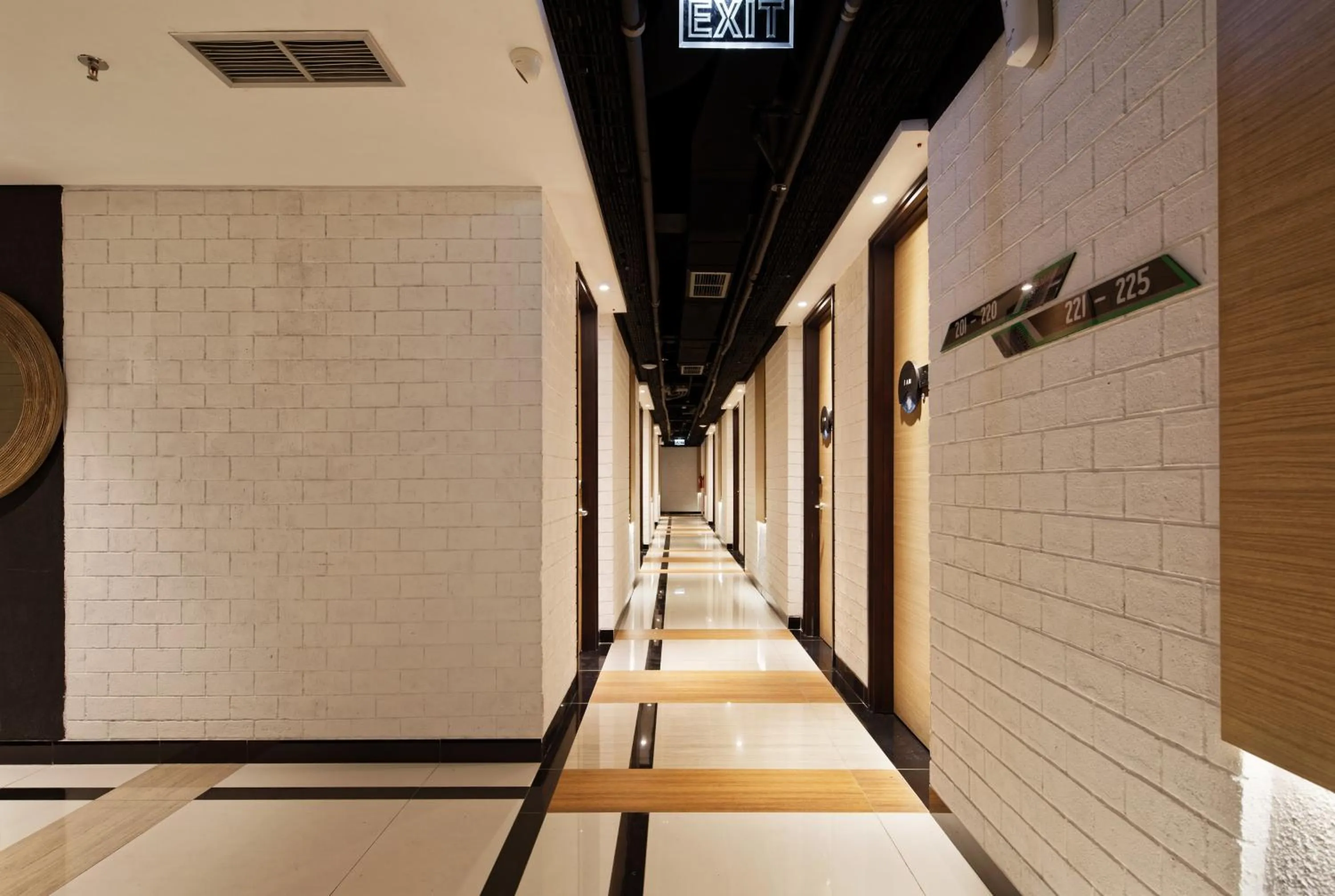 MaxOne Platinum Hayam Wuruk