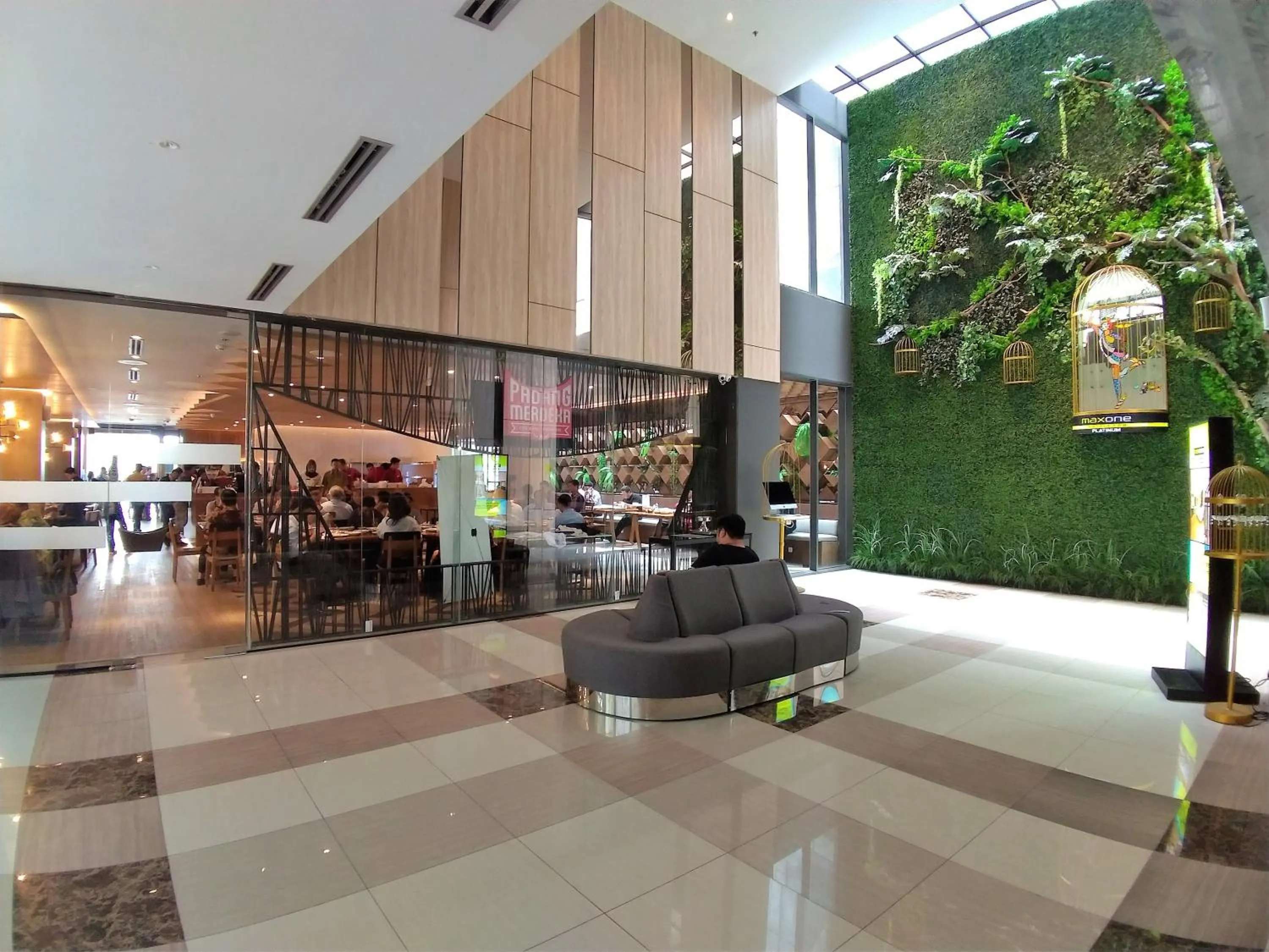 MaxOne Platinum Hayam Wuruk