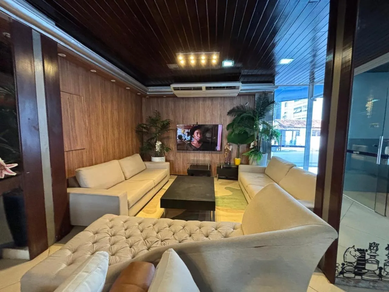 Communal lounge/ TV room in Laguna Praia Hotel