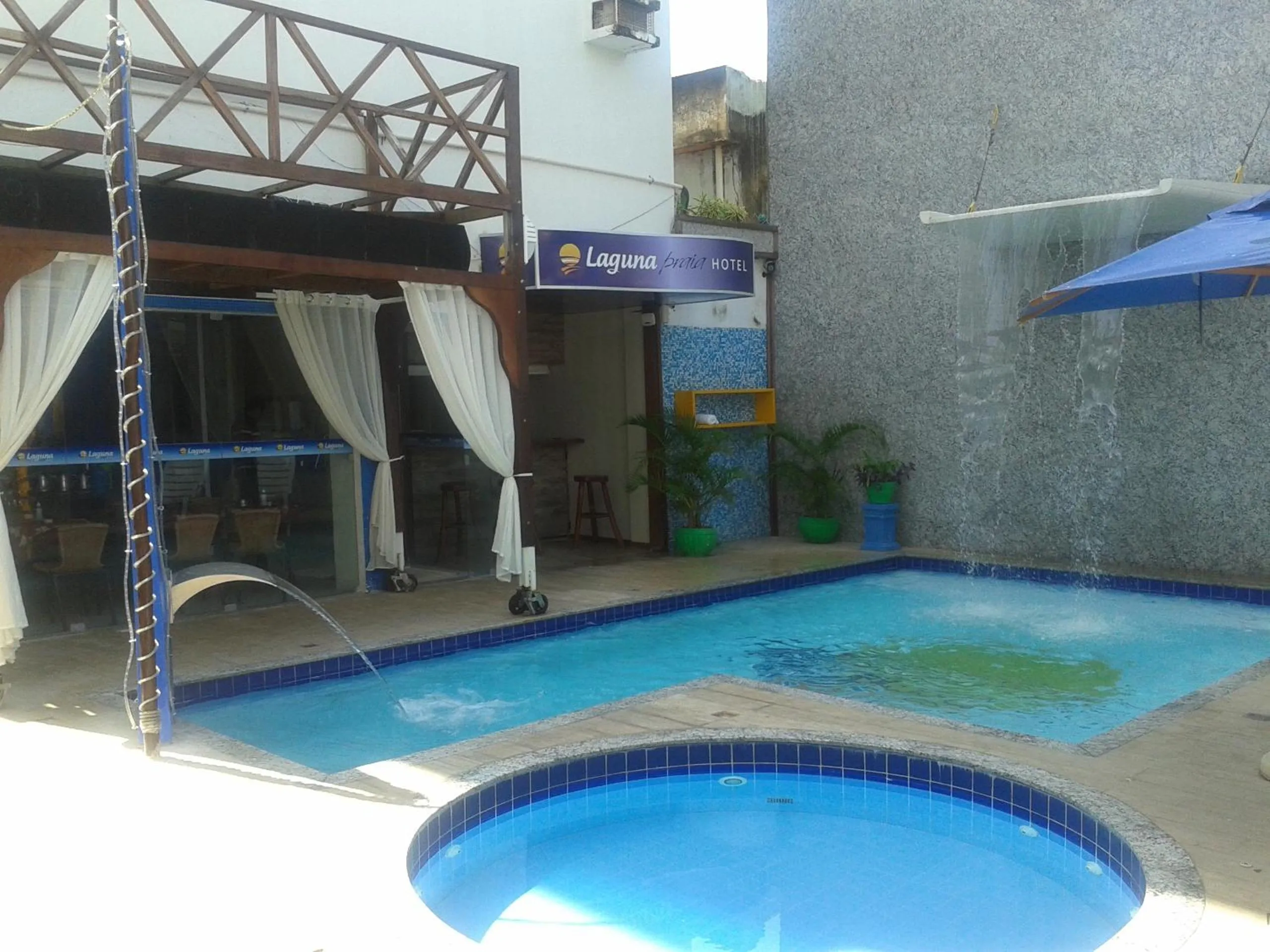 Swimming pool in Laguna Praia Hotel