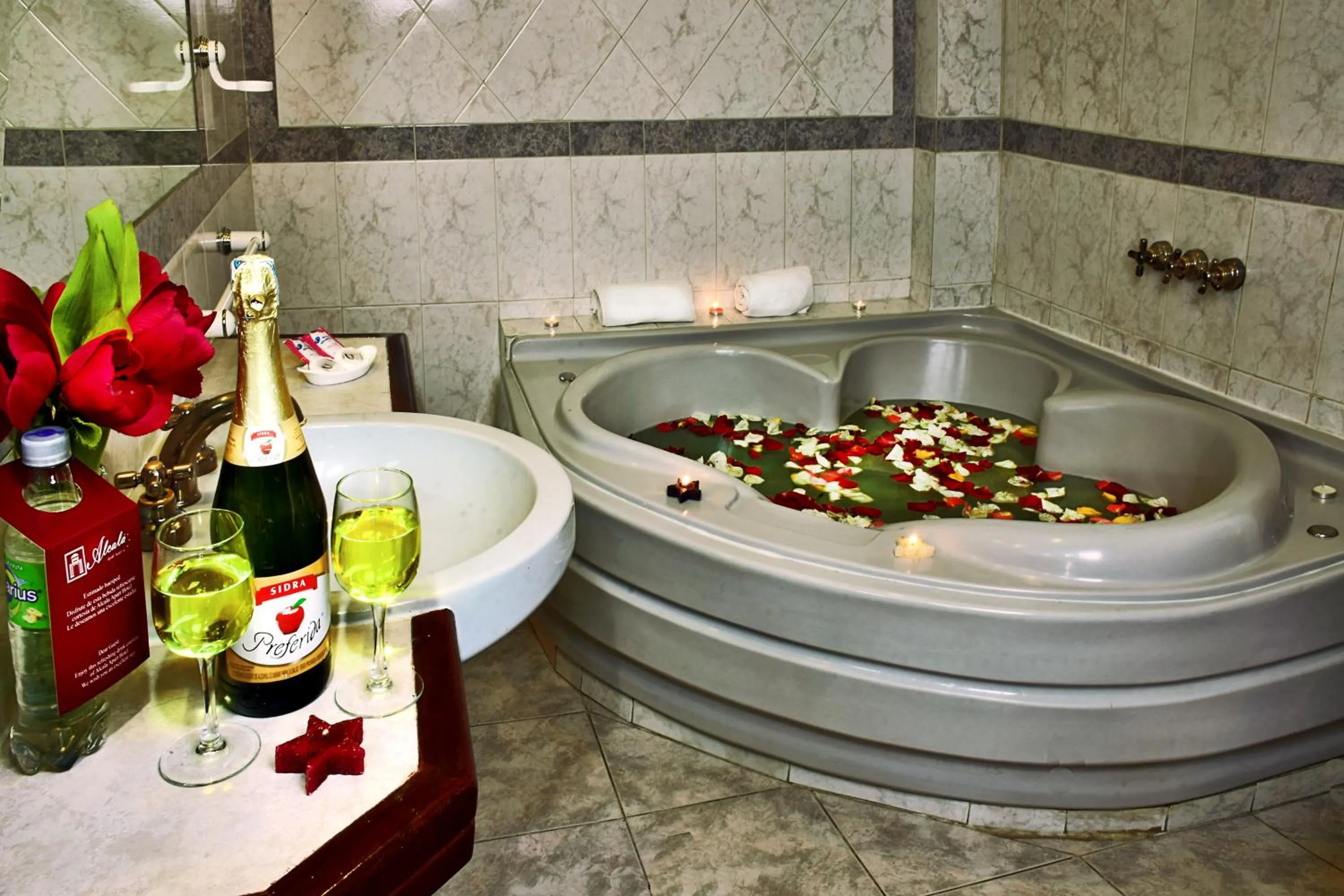 Bathroom in Alcalá Apart Hotel