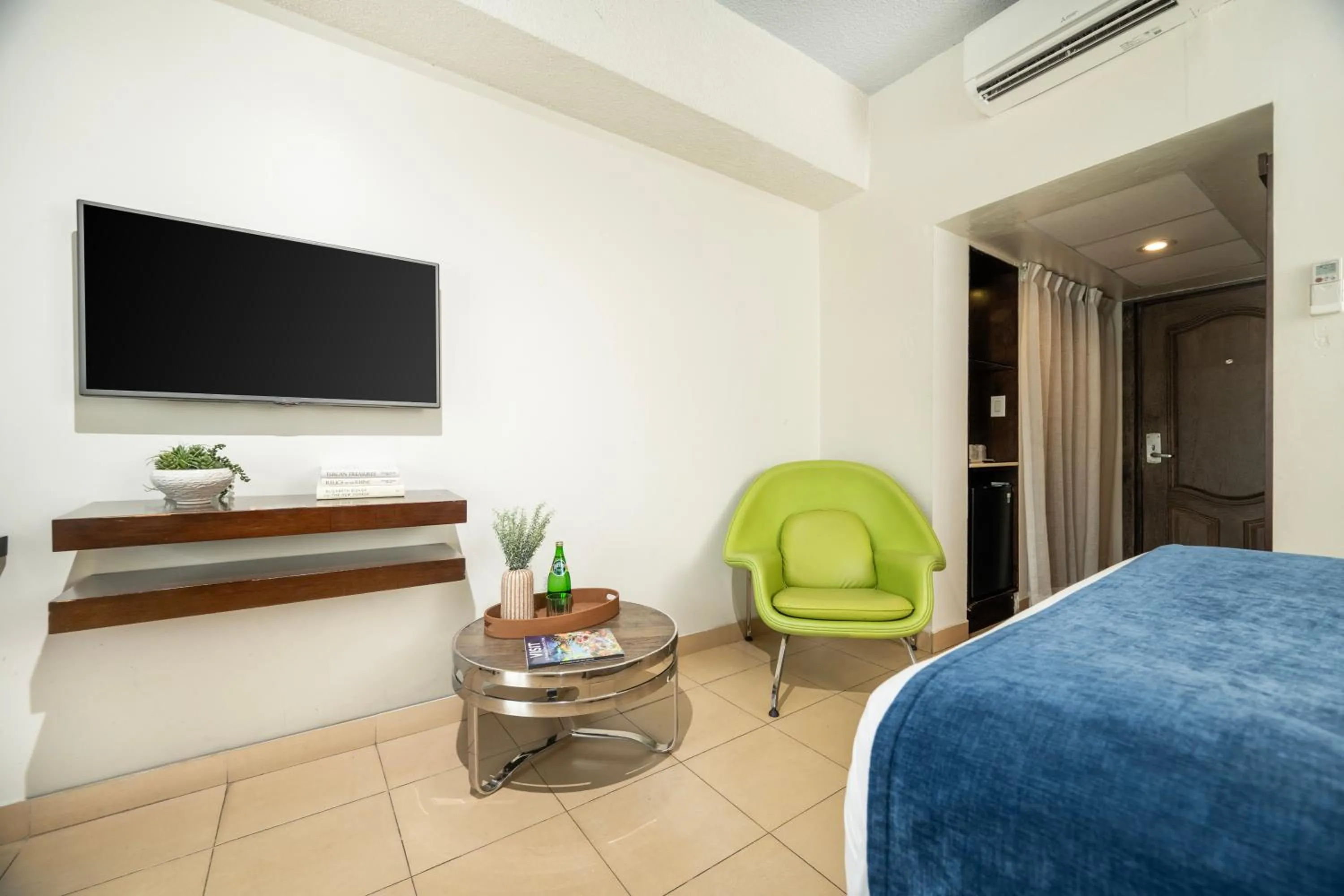 Bed in Windward Passage Hotel