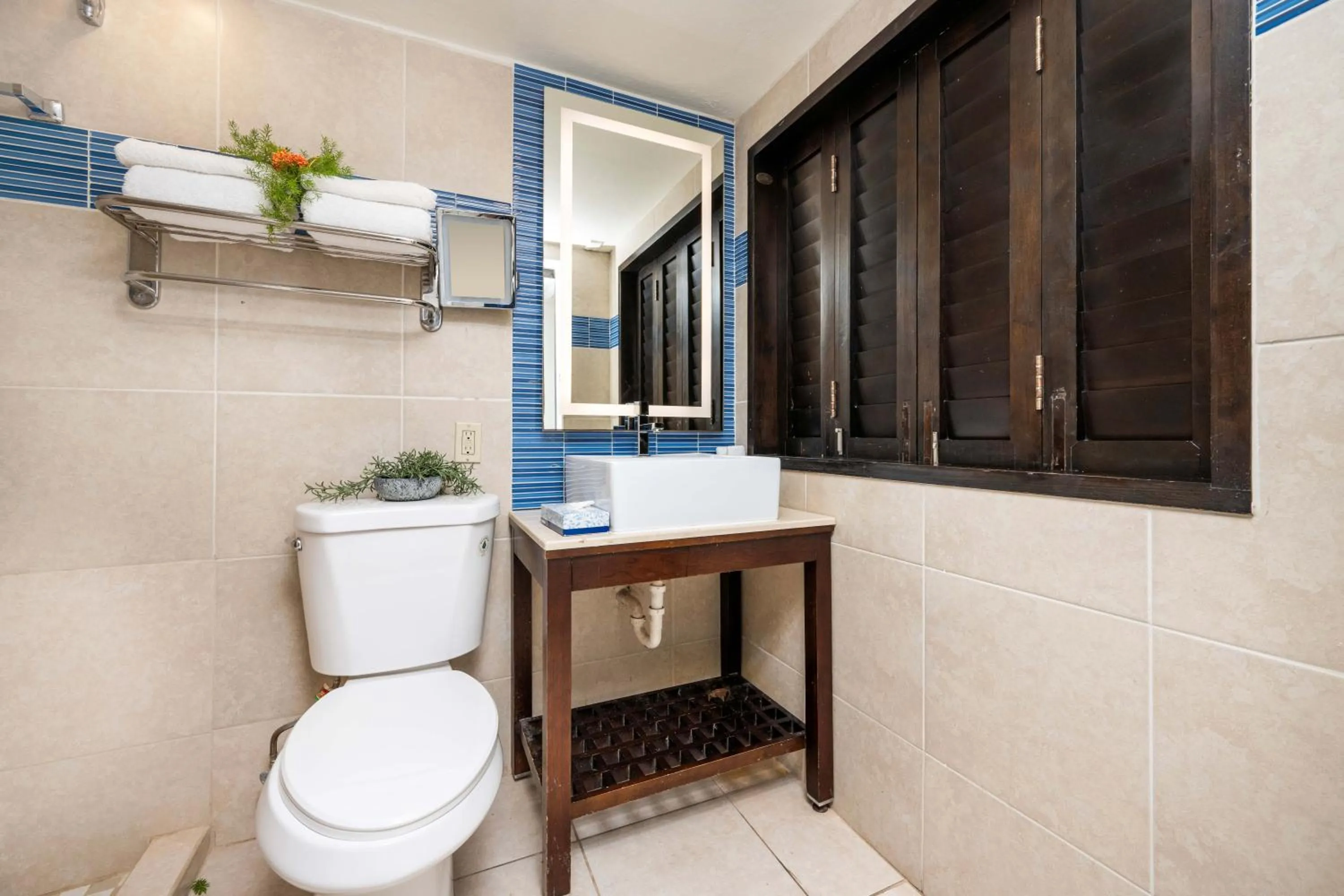 Bathroom in Windward Passage Hotel