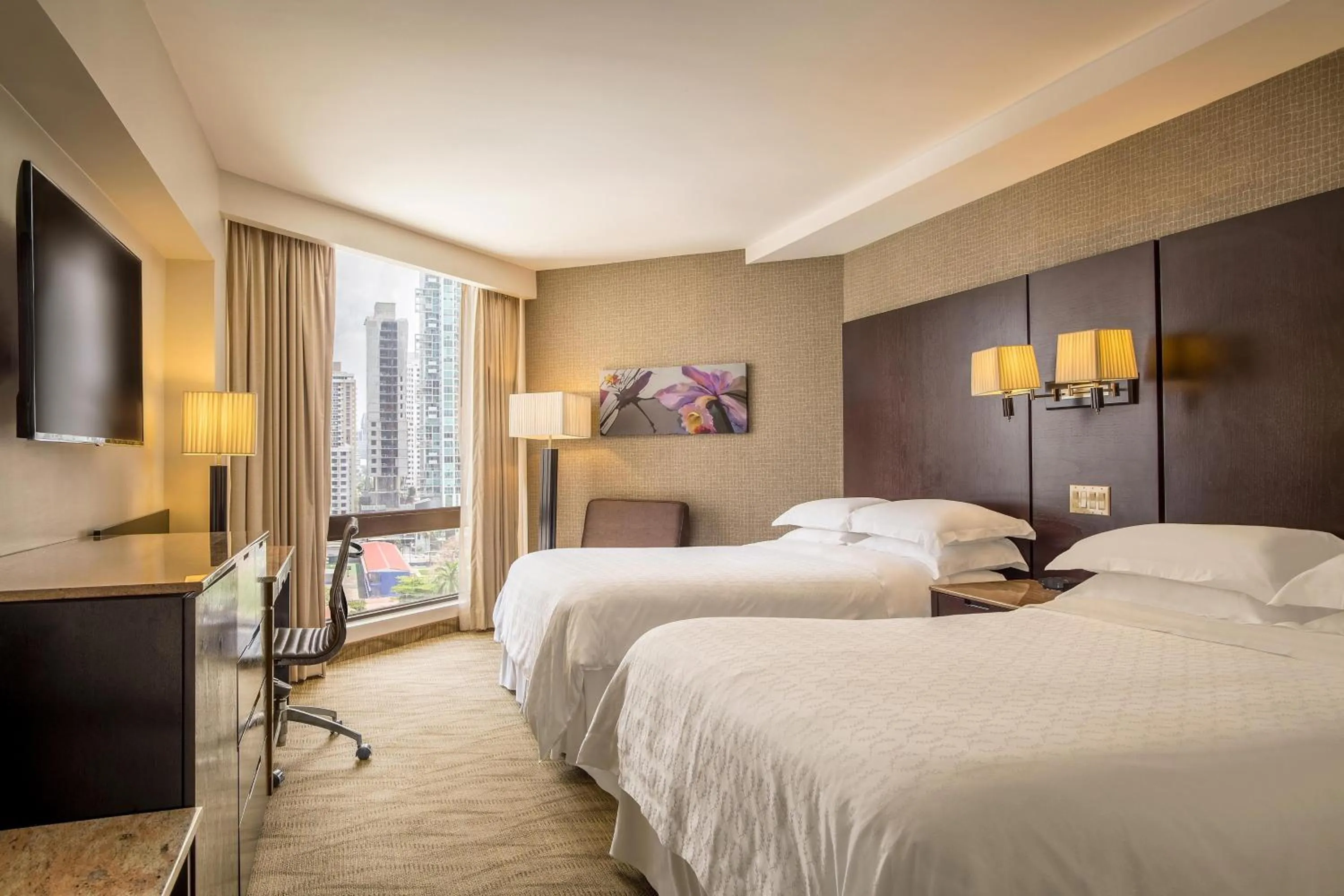 Photo of the whole room, Bed in Sheraton Grand Panama